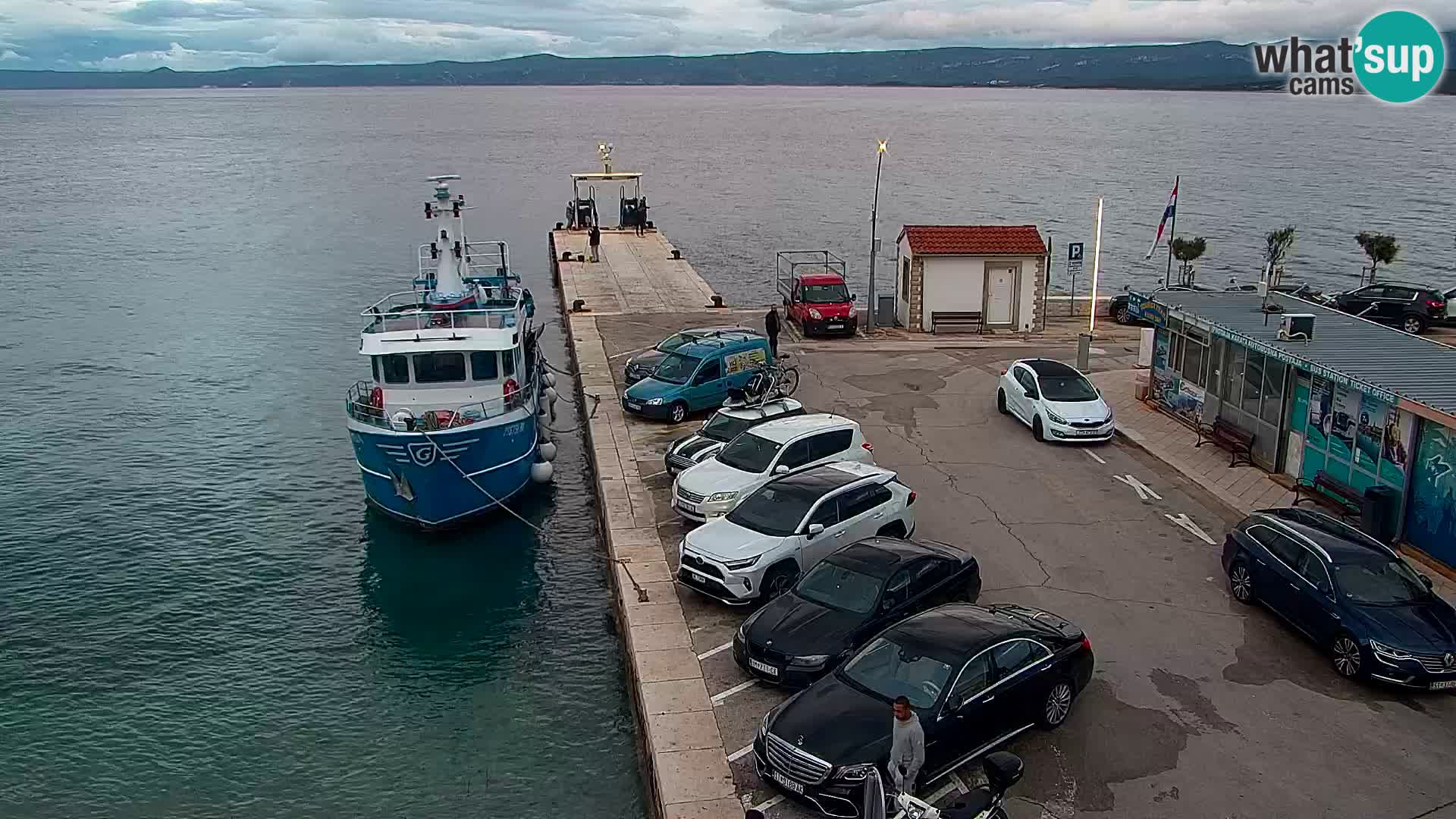 Web kamera Bol – Centar mjesta i marina | Pogled uživo