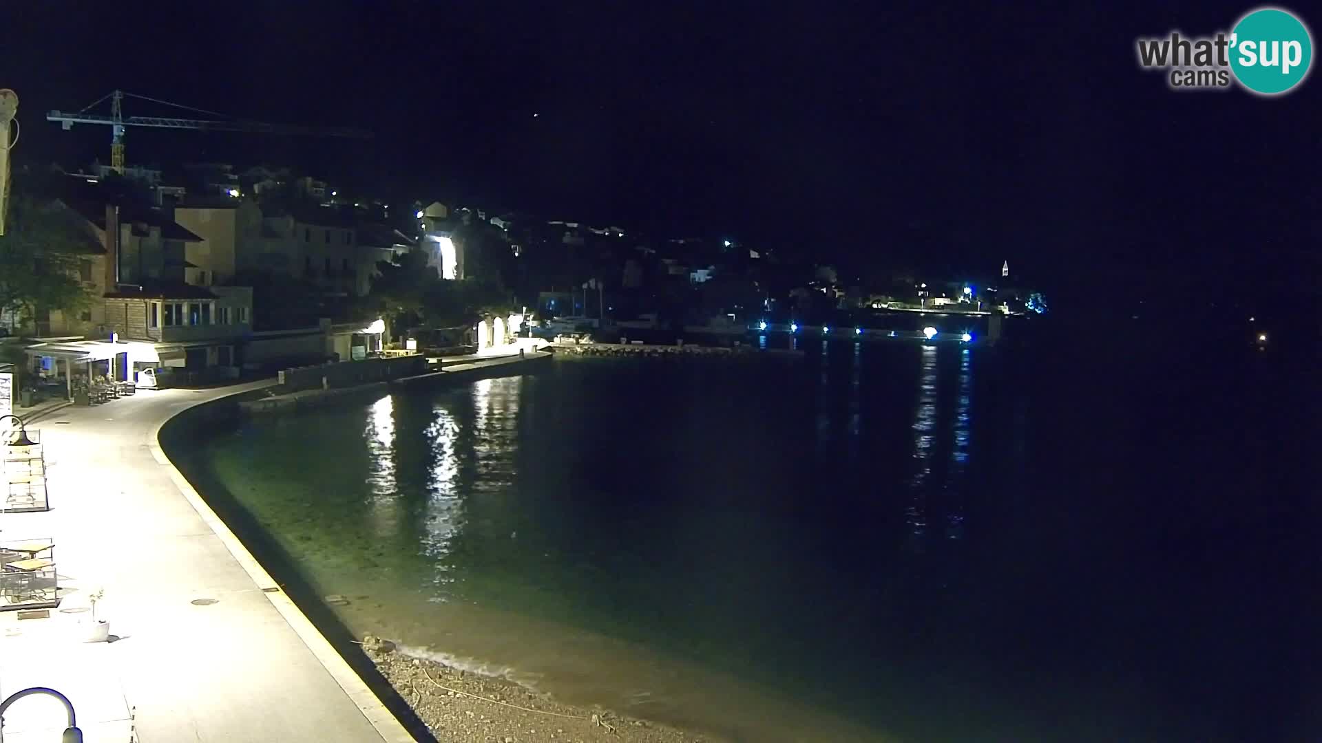 Spletna kamera Bol – Center mesta in marina v živo