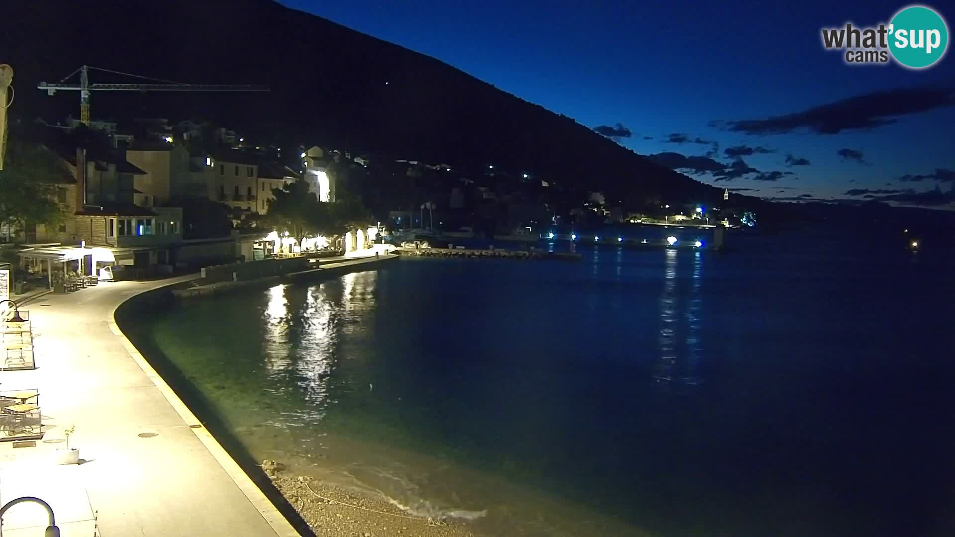 Web kamera Bol – Centar mjesta i marina | Pogled uživo
