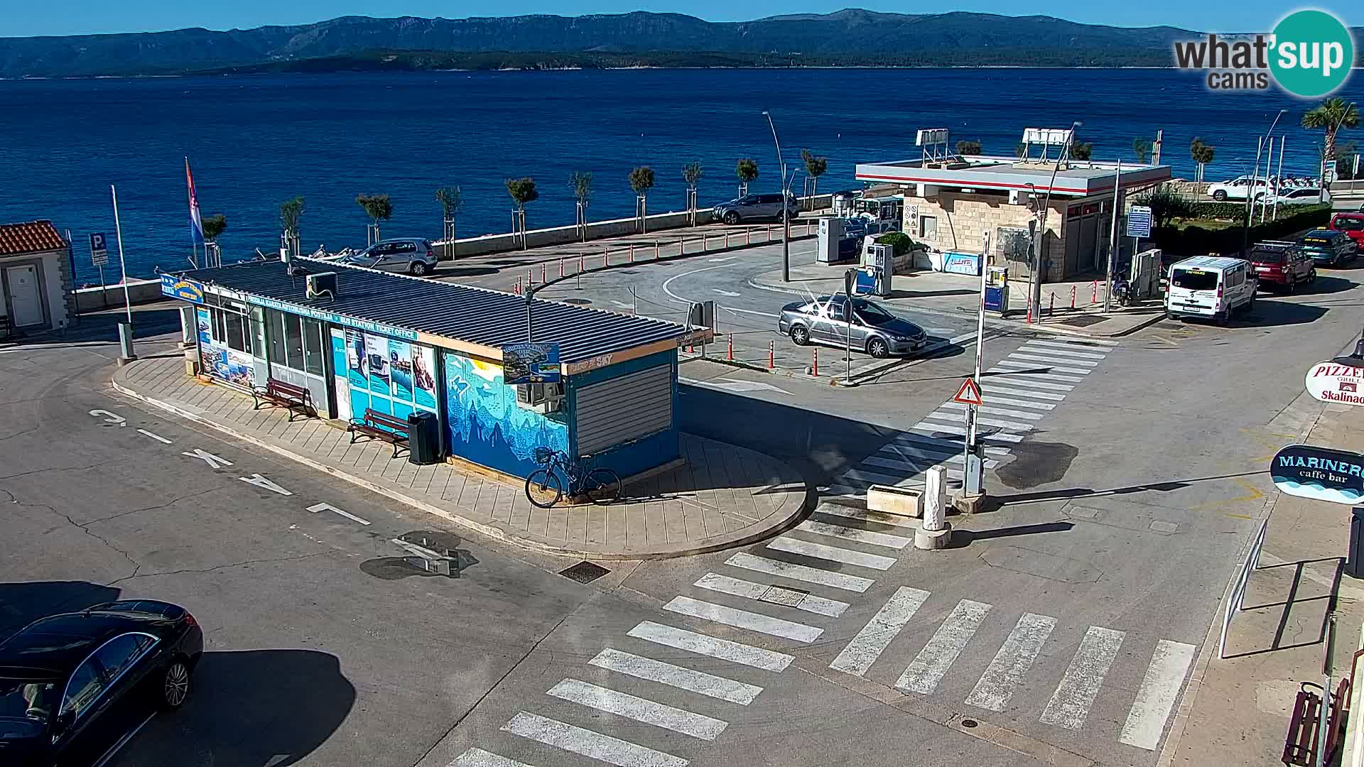 Web kamera Bol – Centar mjesta i marina | Pogled uživo