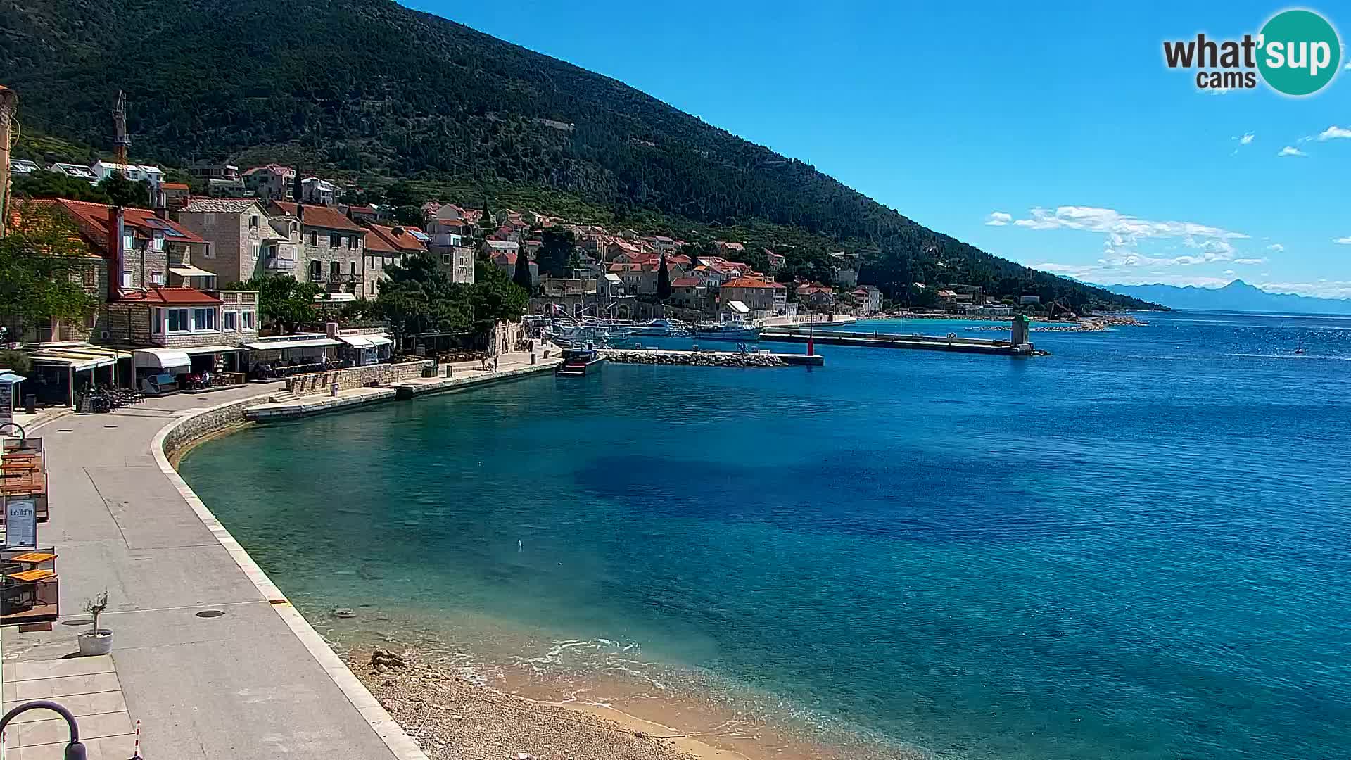Web kamera Bol – Centar mjesta i marina | Pogled uživo