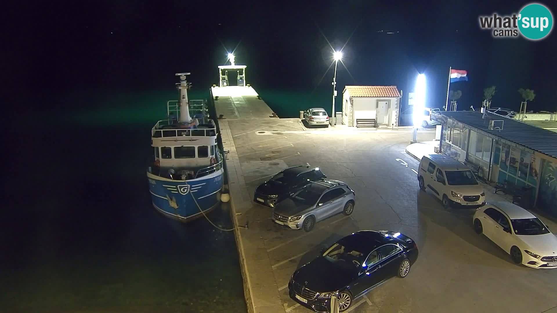 Web kamera Bol – Centar mjesta i marina | Pogled uživo