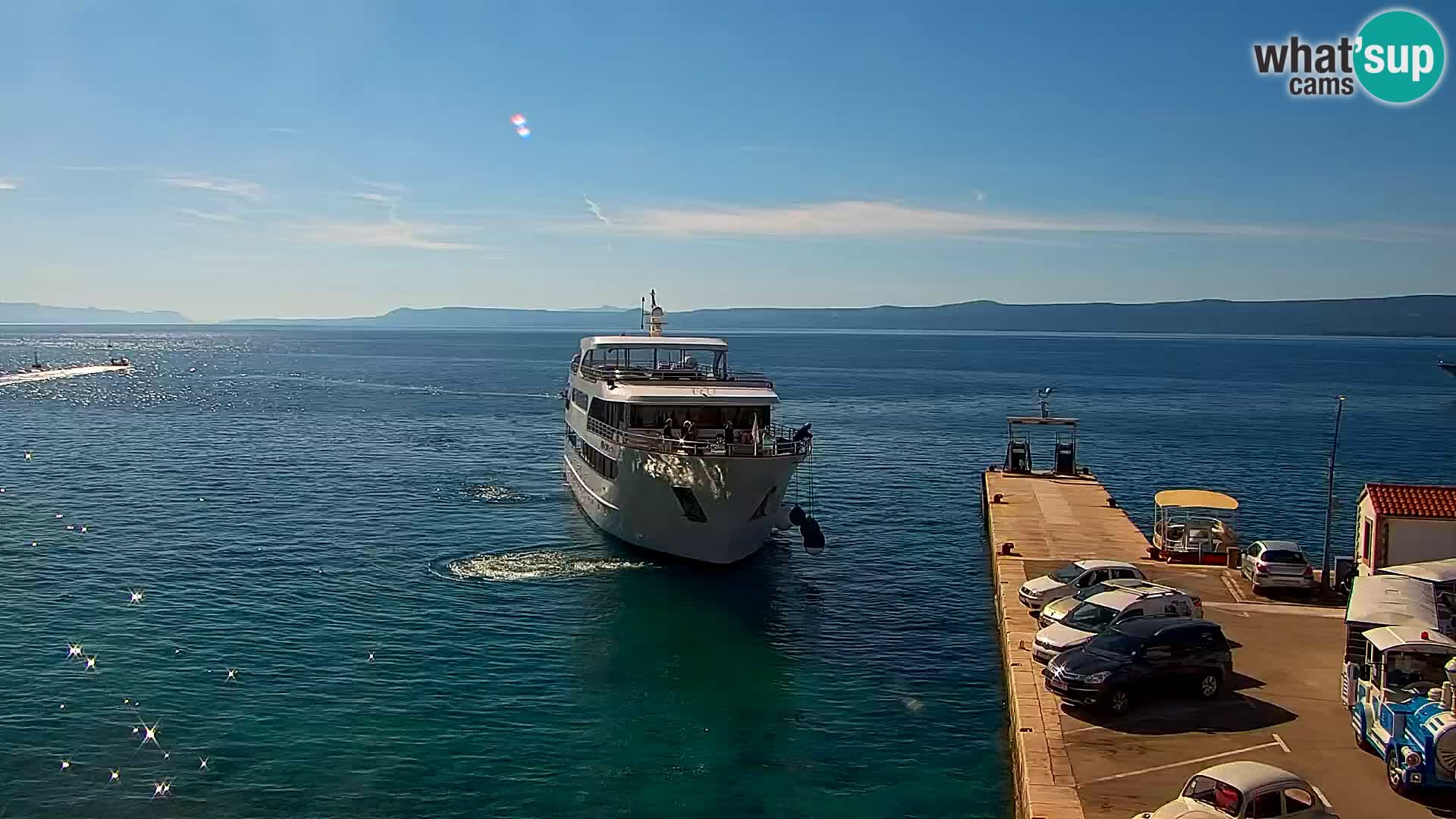 Web kamera Bol – Centar mjesta i marina | Pogled uživo