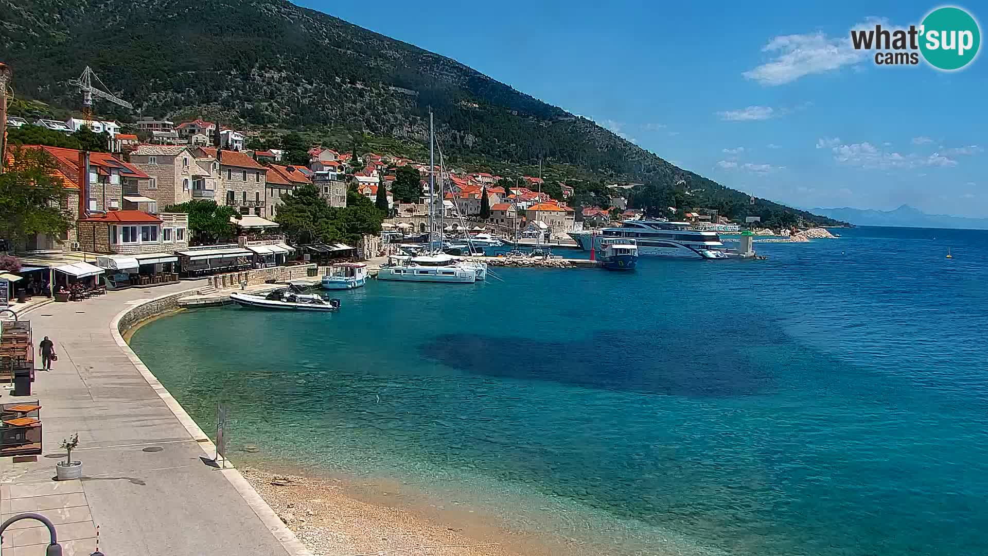 Web kamera Bol – Centar mjesta i marina | Pogled uživo