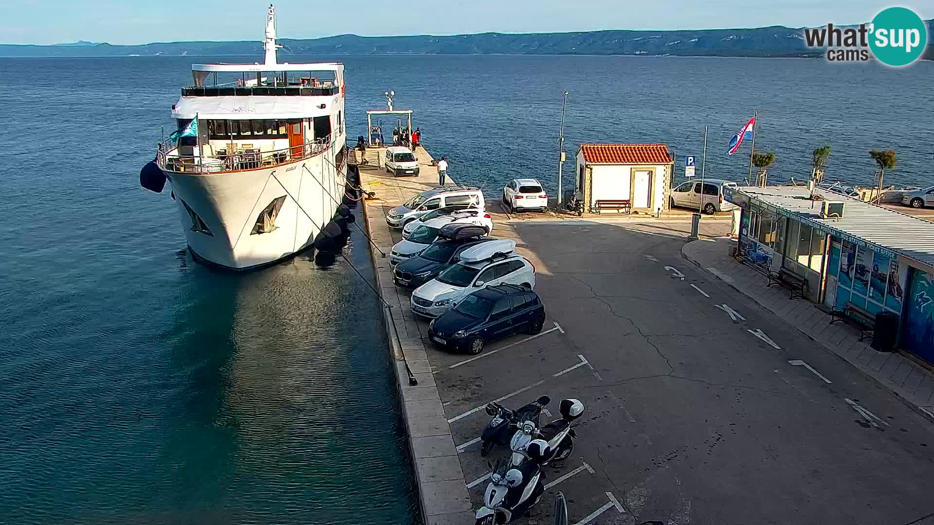 Webcam Bol Centro e Marina – Vista live dal porto di Bol