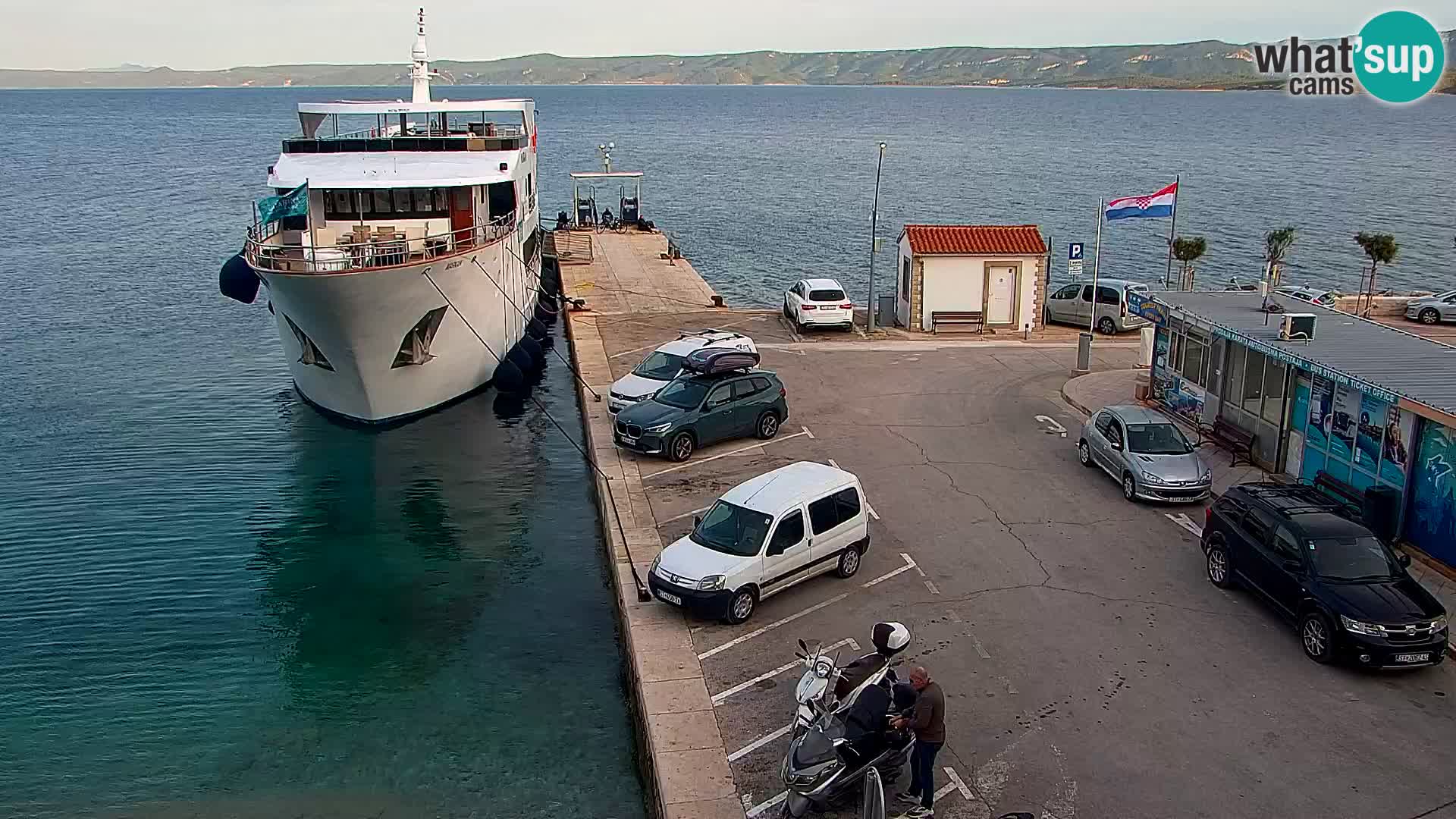 Webcam Bol Centro e Marina – Vista live dal porto di Bol