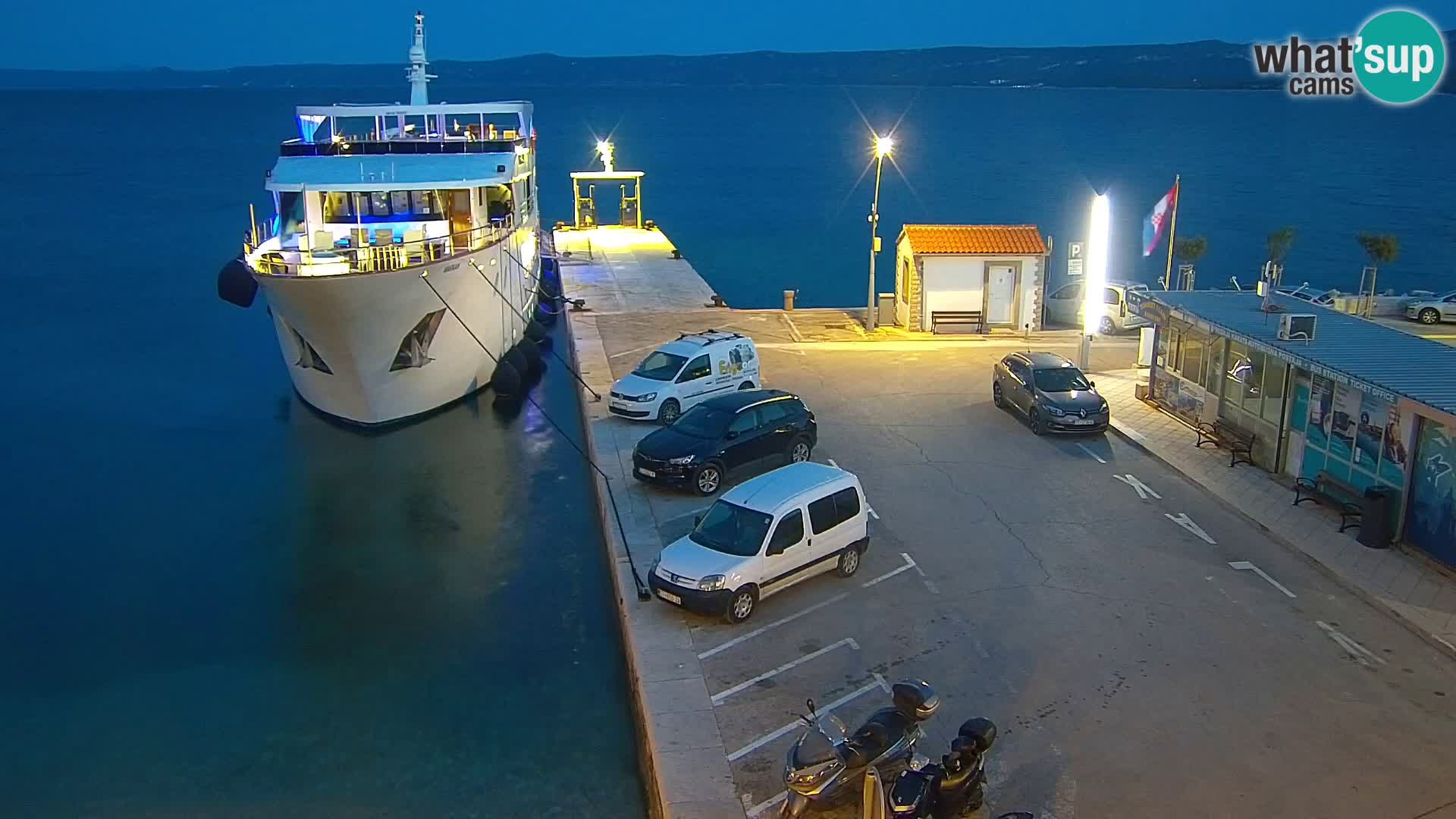 Webcam Bol Centro e Marina – Vista live dal porto di Bol