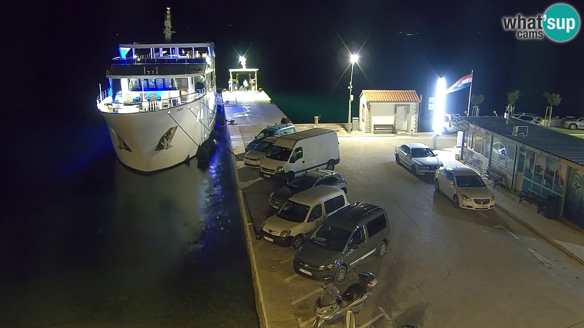 Web kamera Bol – Centar mjesta i marina | Pogled uživo
