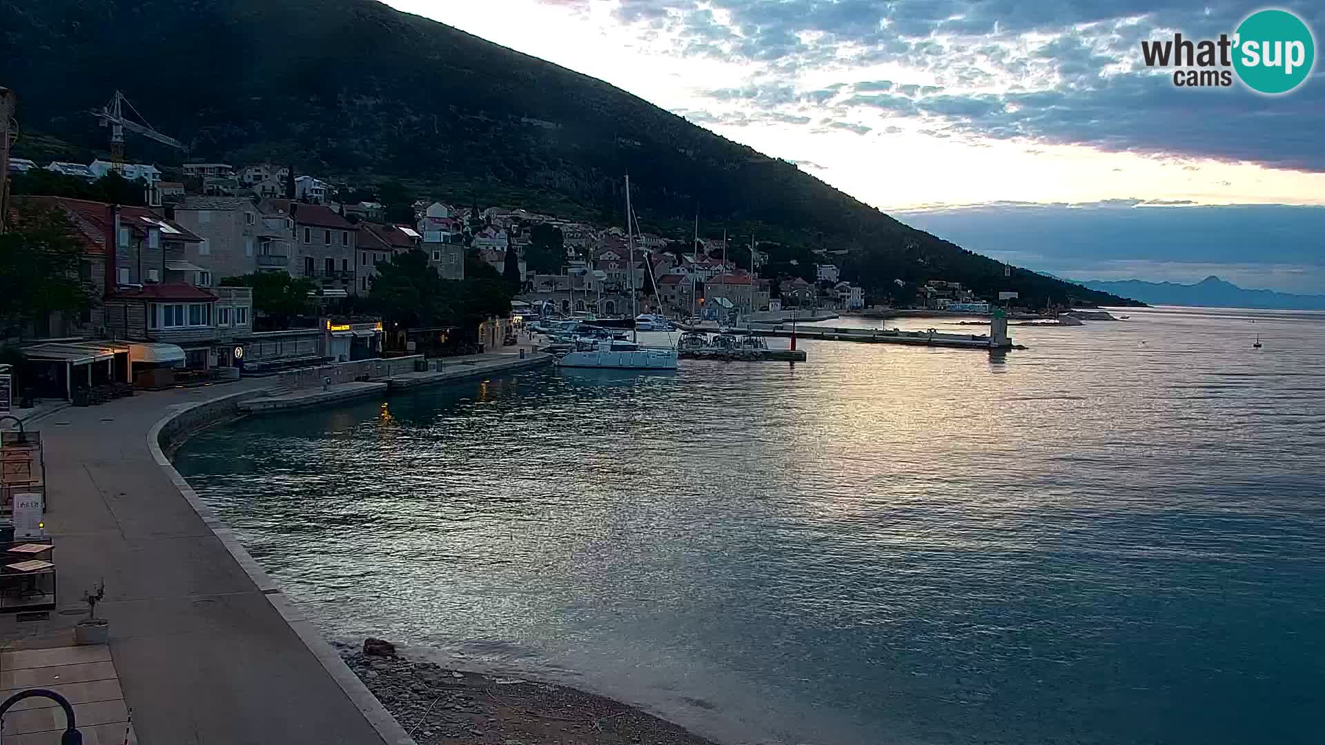 Web kamera Bol – Centar mjesta i marina | Pogled uživo