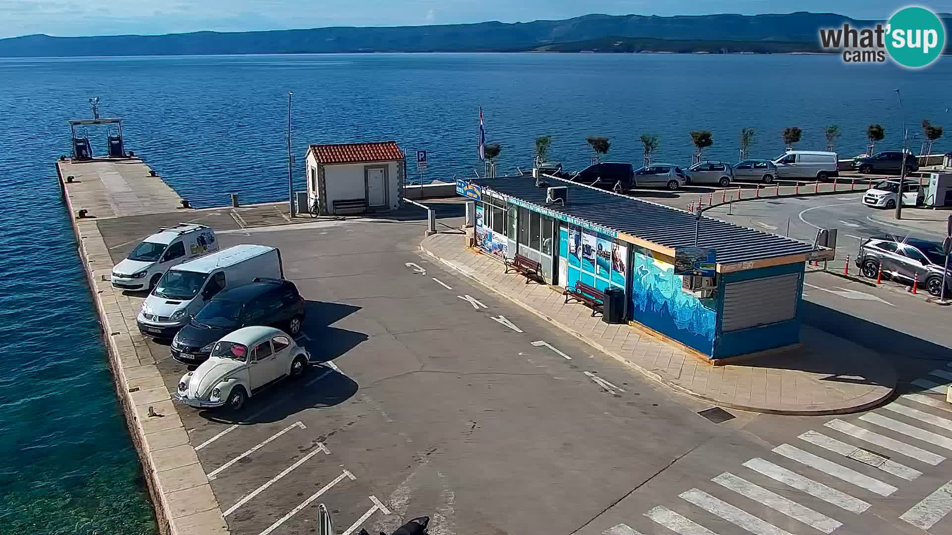 Spletna kamera Bol – Center mesta in marina v živo