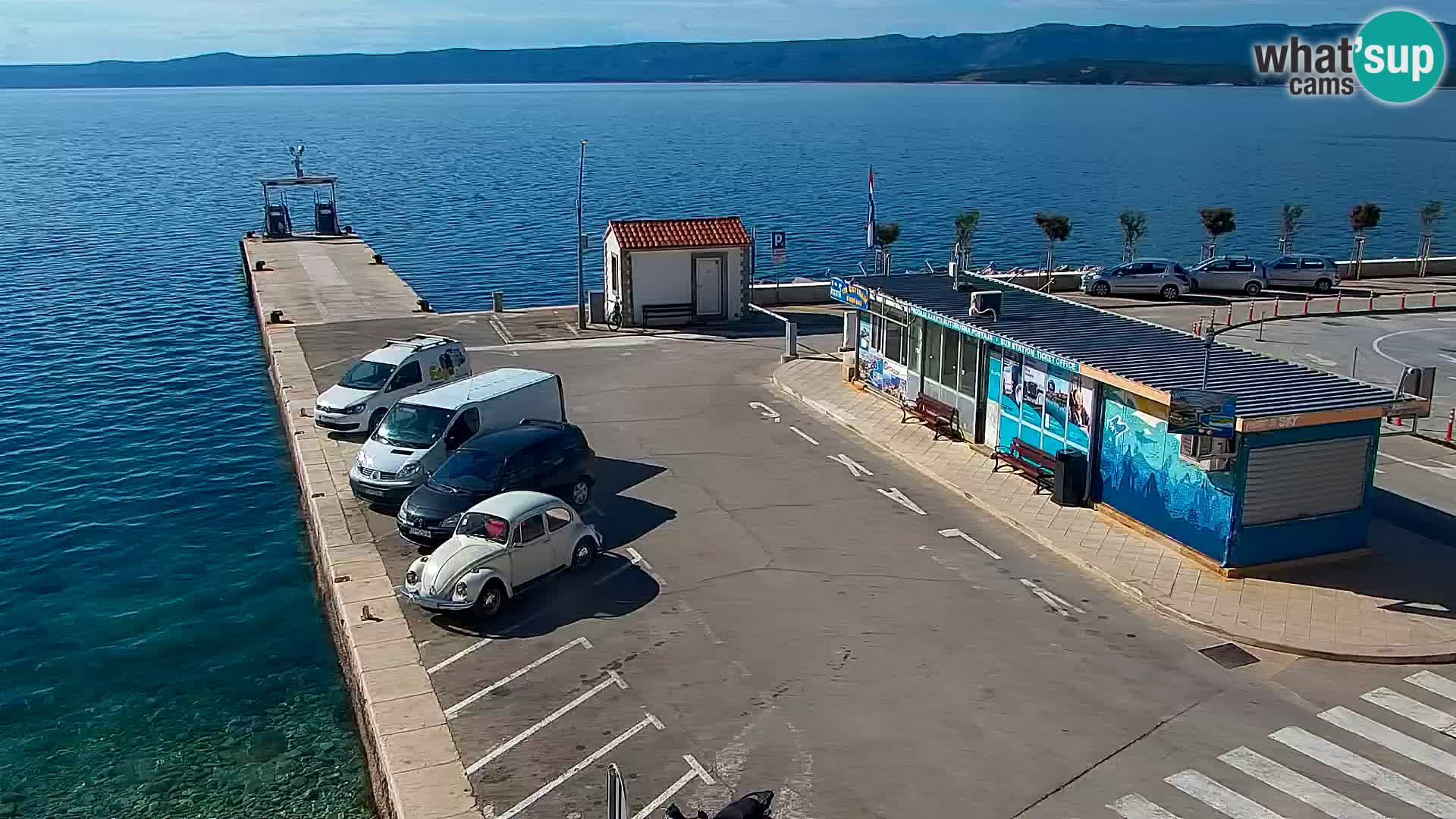 Spletna kamera Bol – Center mesta in marina v živo