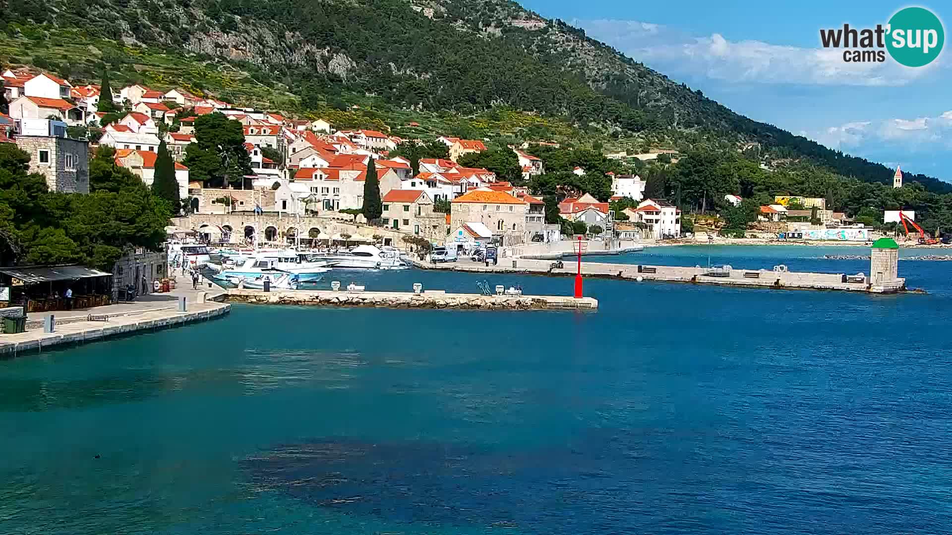 Web kamera Bol – Centar mjesta i marina | Pogled uživo