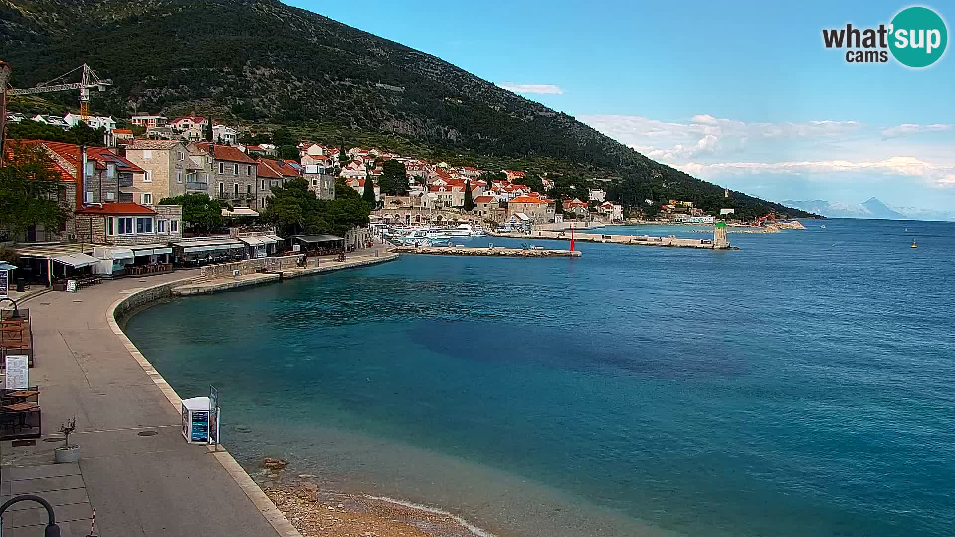Web kamera Bol – Centar mjesta i marina | Pogled uživo