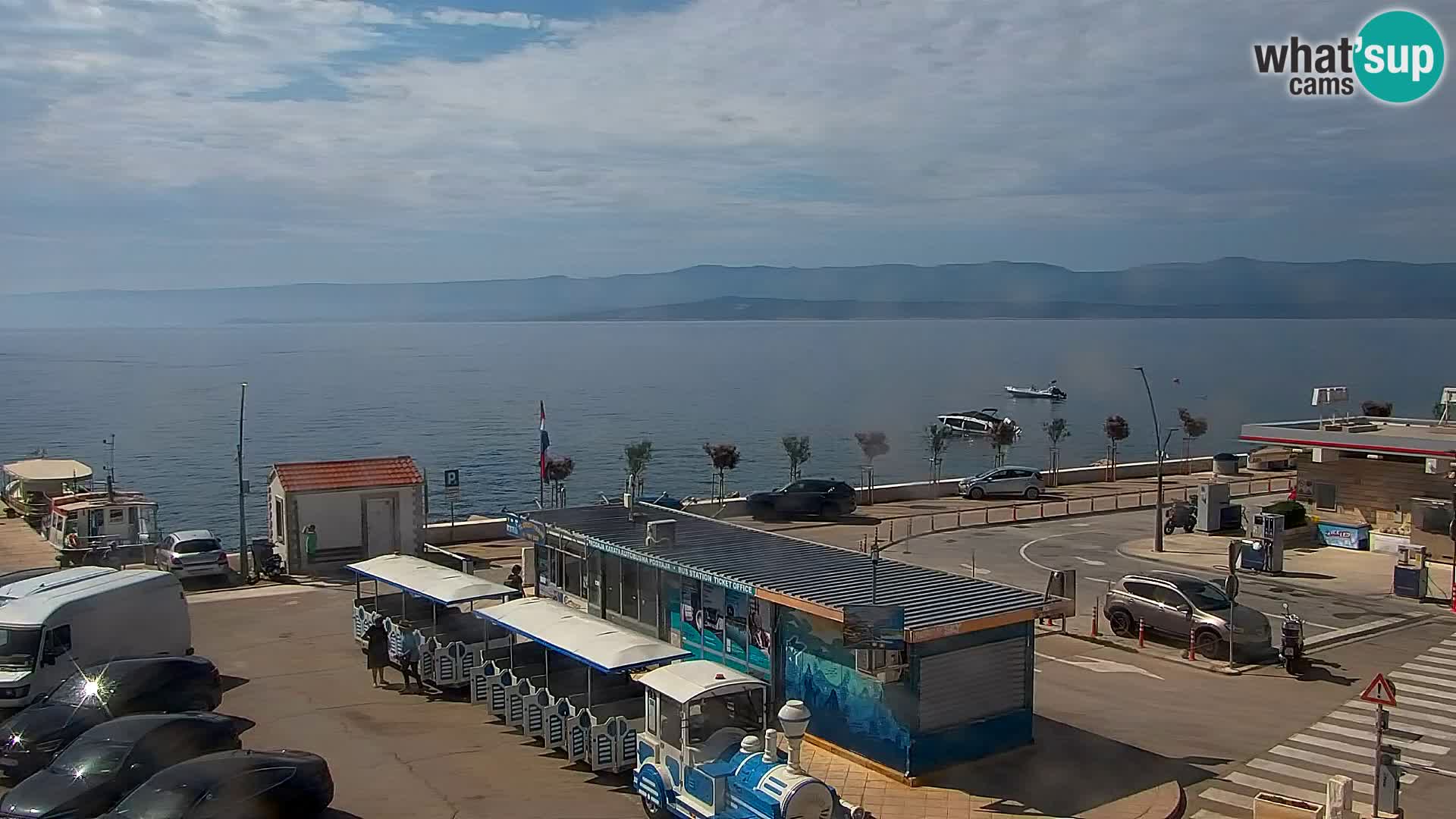 Web kamera Bol – Centar mjesta i marina | Pogled uživo