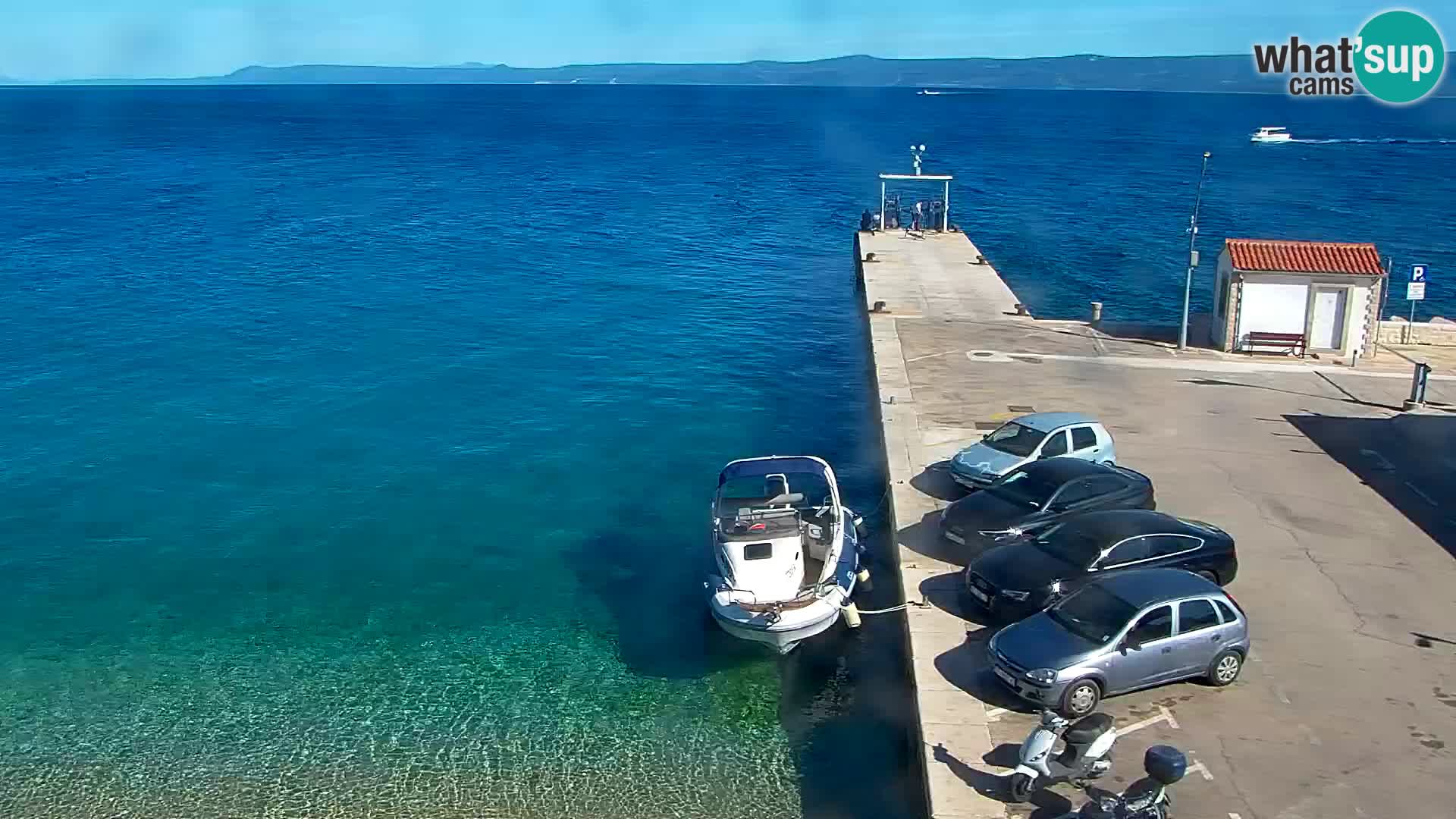 Web kamera Bol – Centar mjesta i marina | Pogled uživo