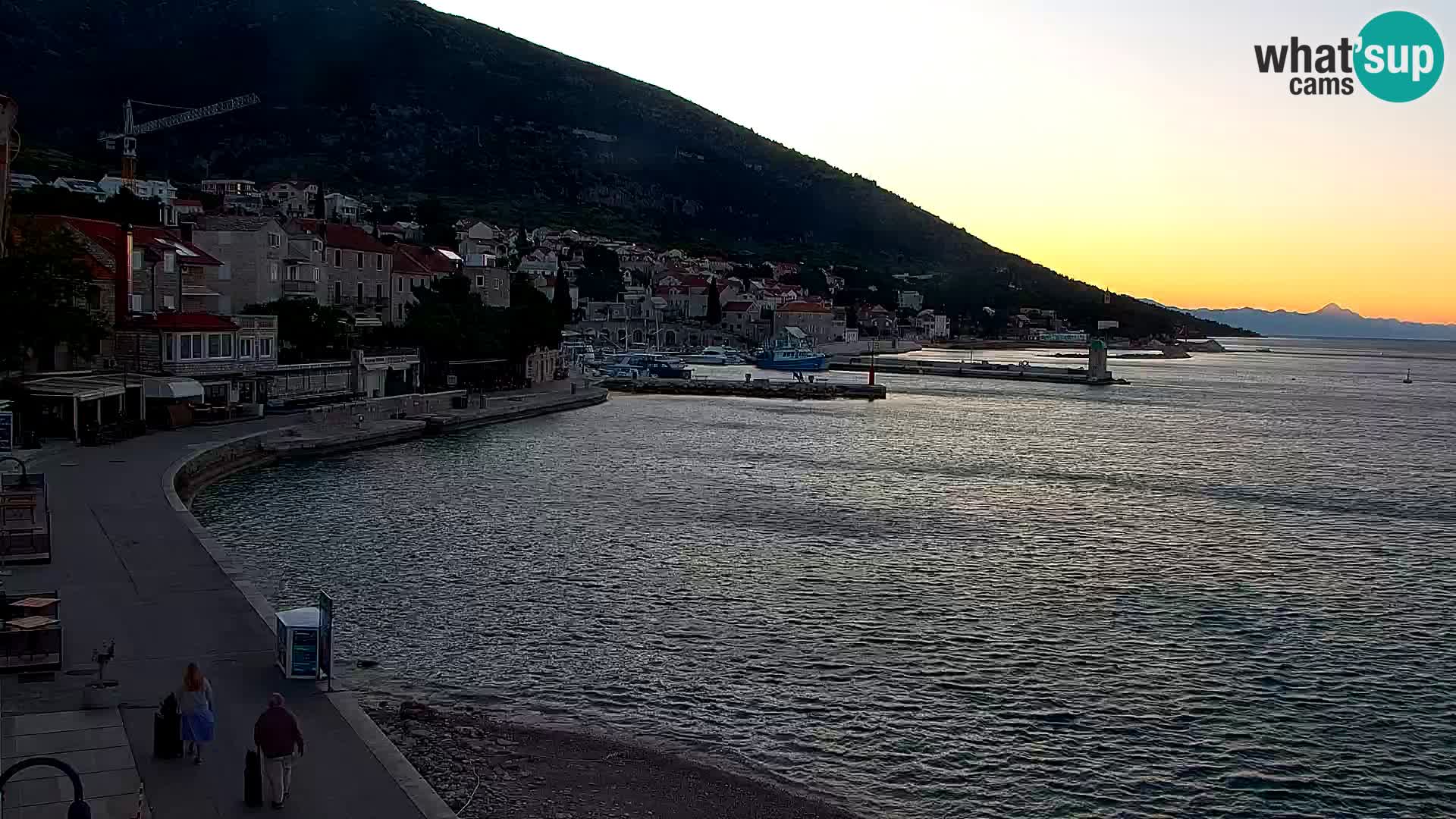 Web kamera Bol – Centar mjesta i marina | Pogled uživo