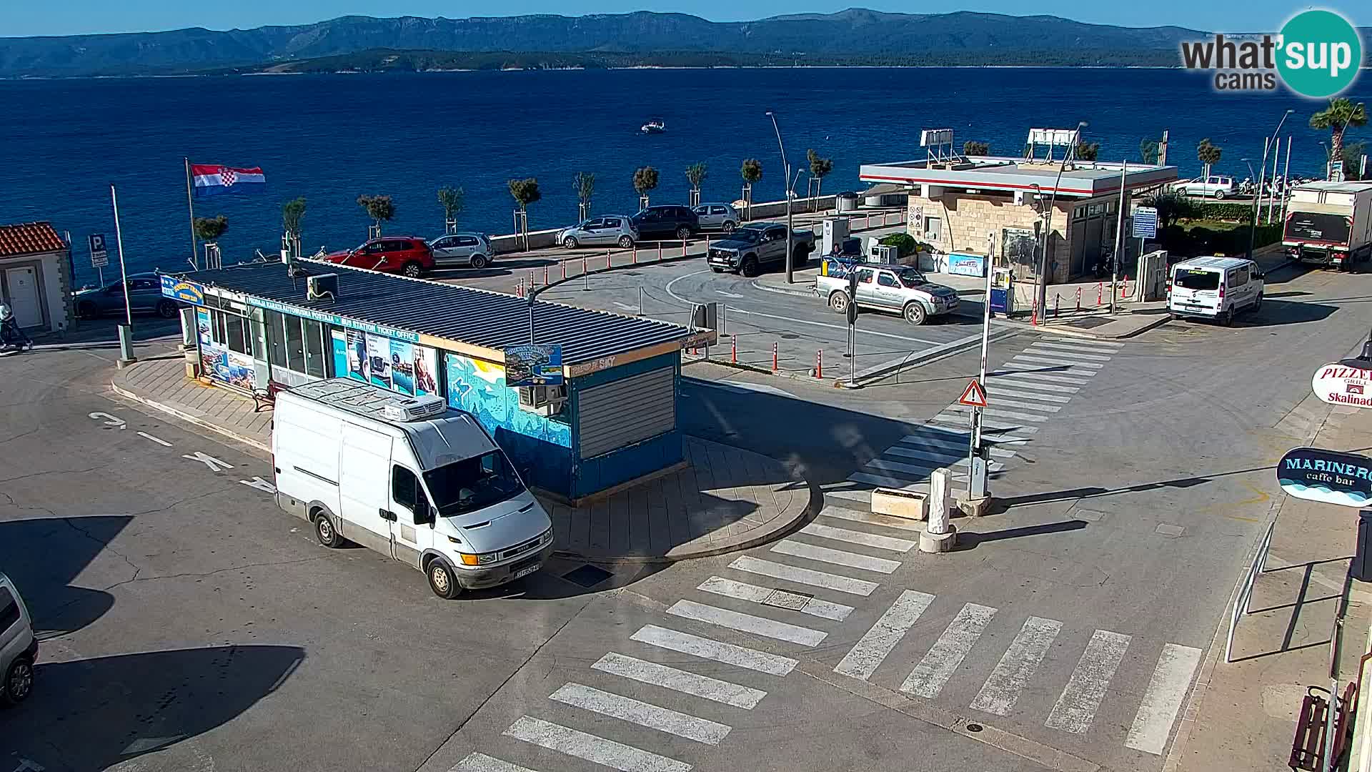 Web kamera Bol – Centar mjesta i marina | Pogled uživo