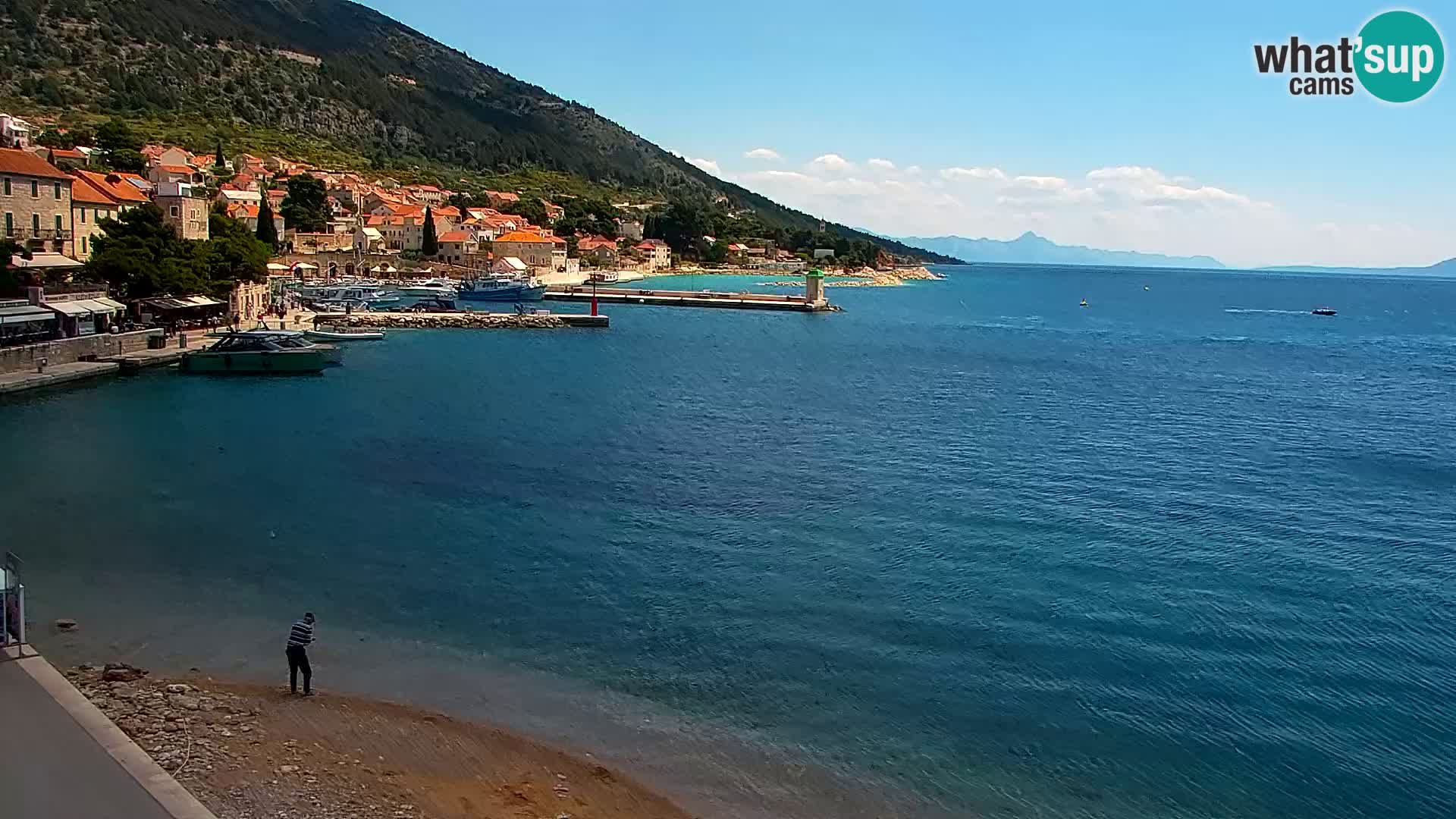 Web kamera Bol – Centar mjesta i marina | Pogled uživo