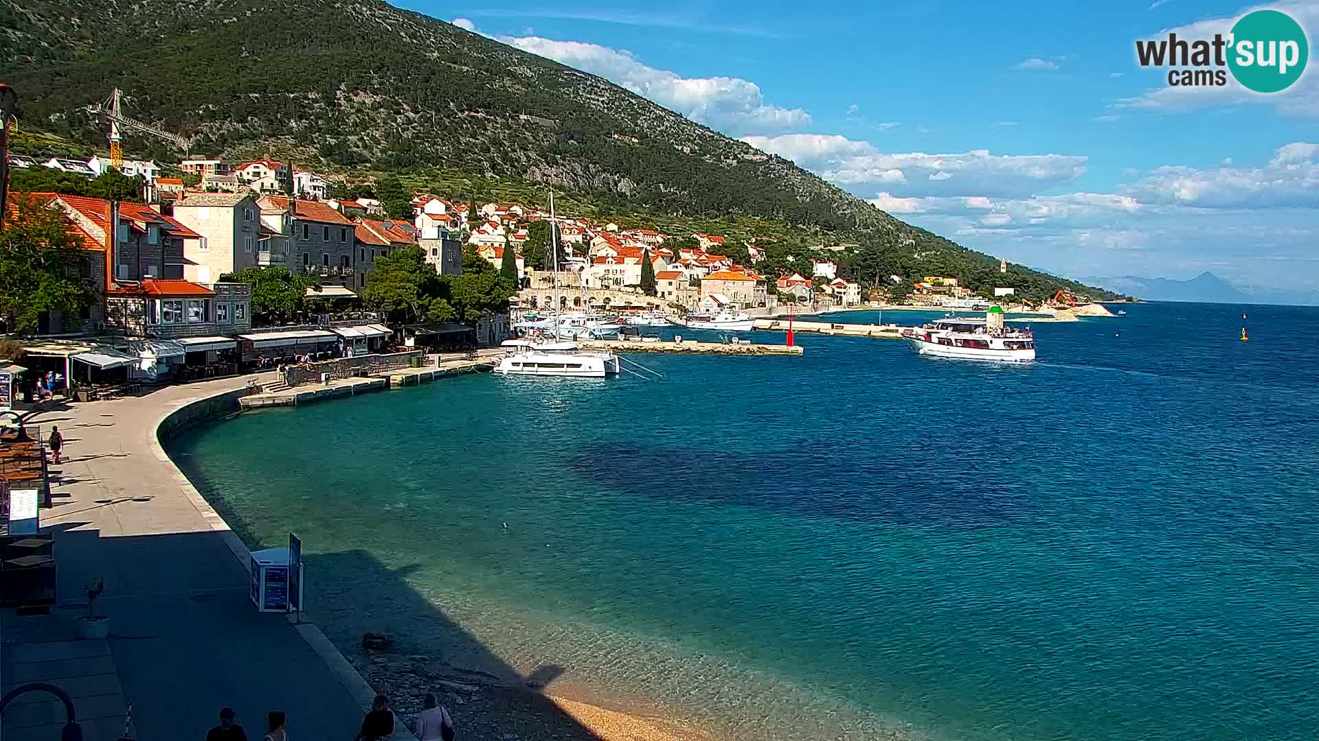 Web kamera Bol – Centar mjesta i marina | Pogled uživo