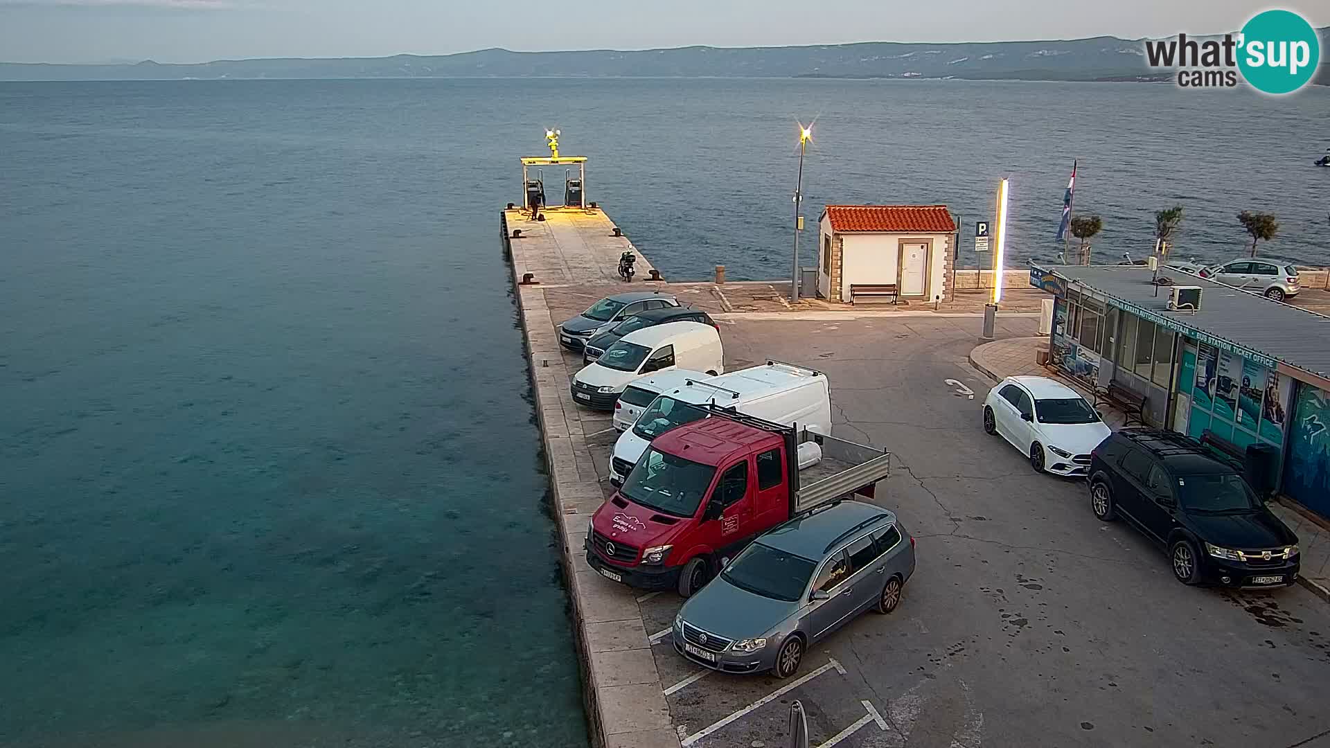 Web kamera Bol – Centar mjesta i marina | Pogled uživo
