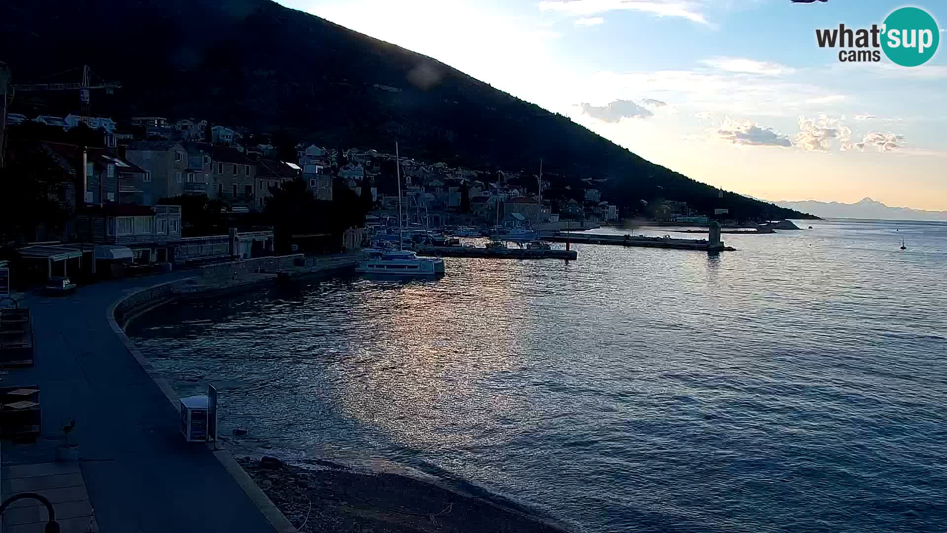 Webcam Bol Centro e Marina – Vista live dal porto di Bol
