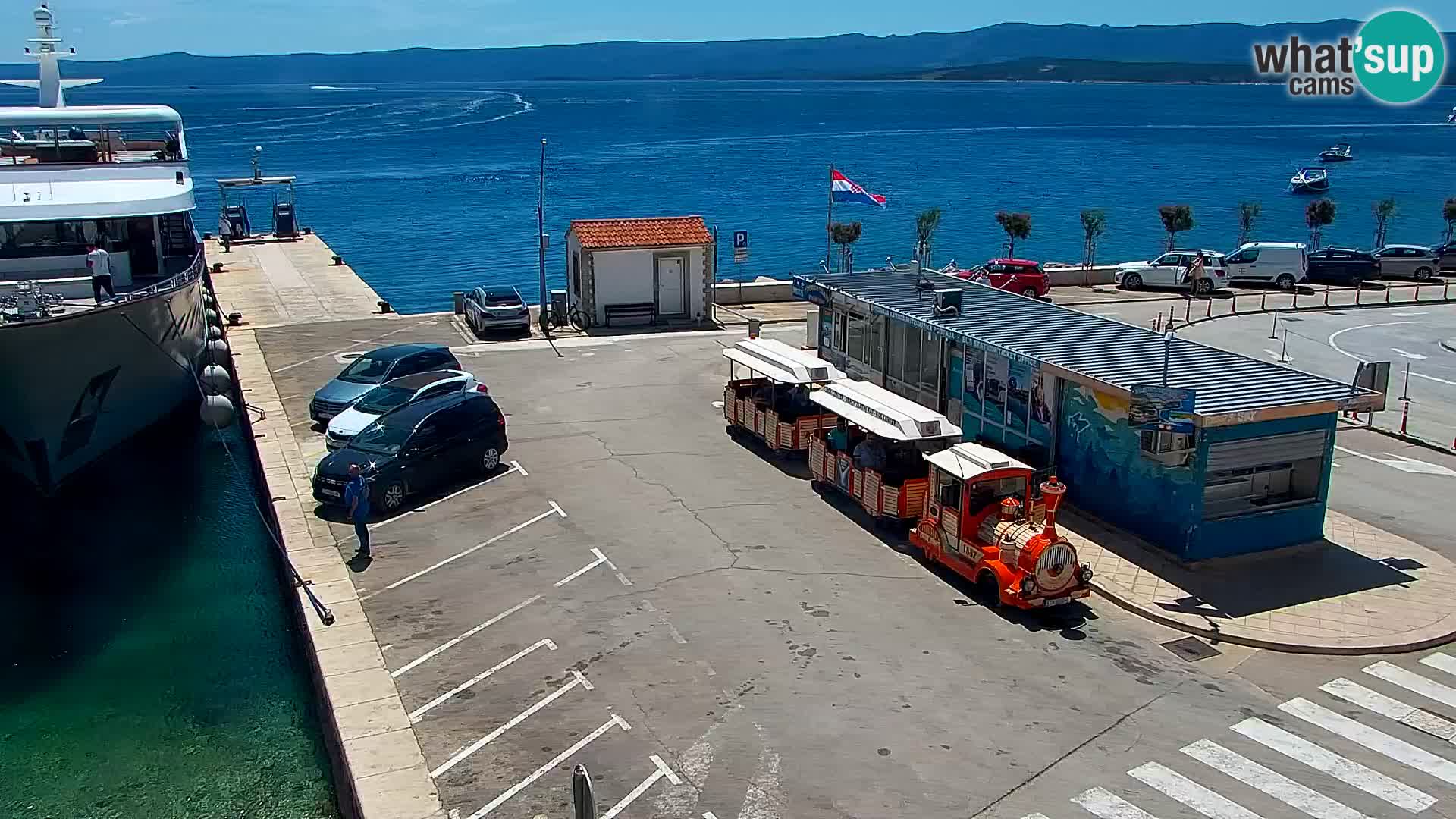 Web kamera Bol – Centar mjesta i marina | Pogled uživo