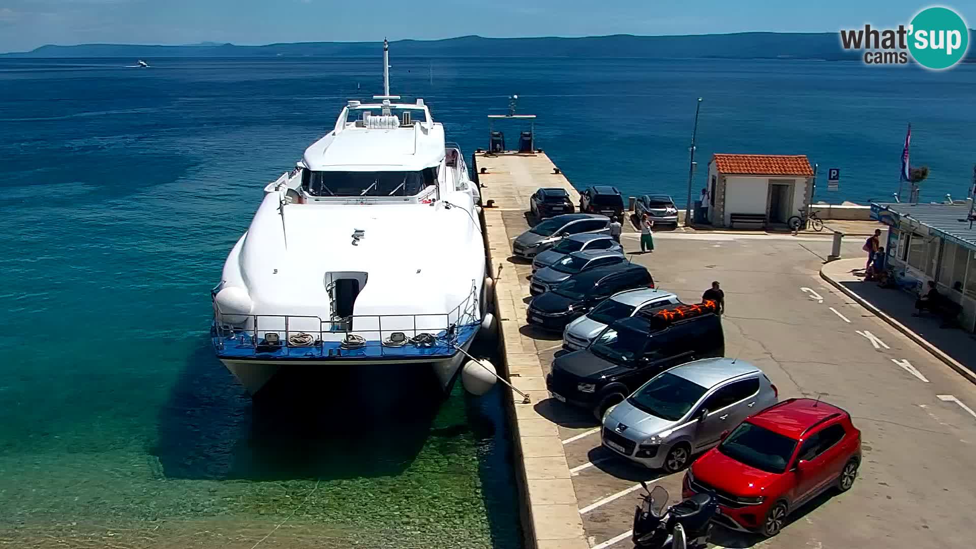Web kamera Bol – Centar mjesta i marina | Pogled uživo