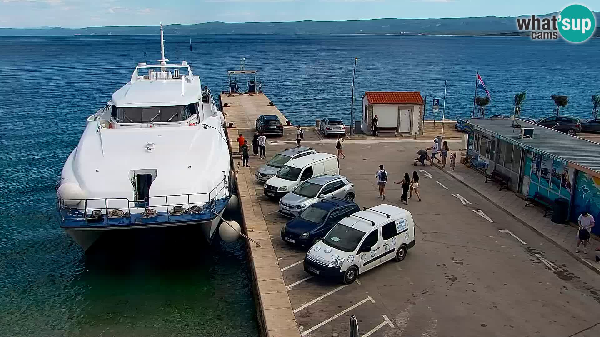 Web kamera Bol – Centar mjesta i marina | Pogled uživo
