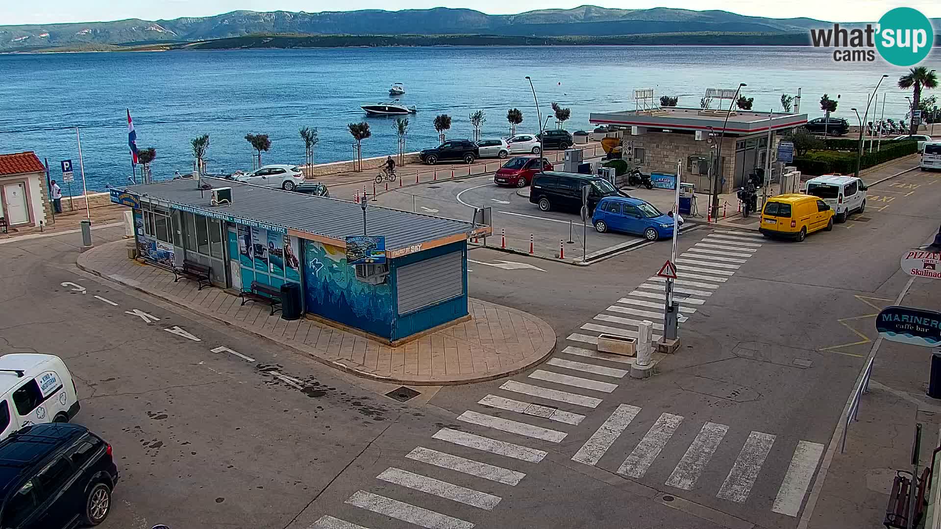 Web kamera Bol – Centar mjesta i marina | Pogled uživo