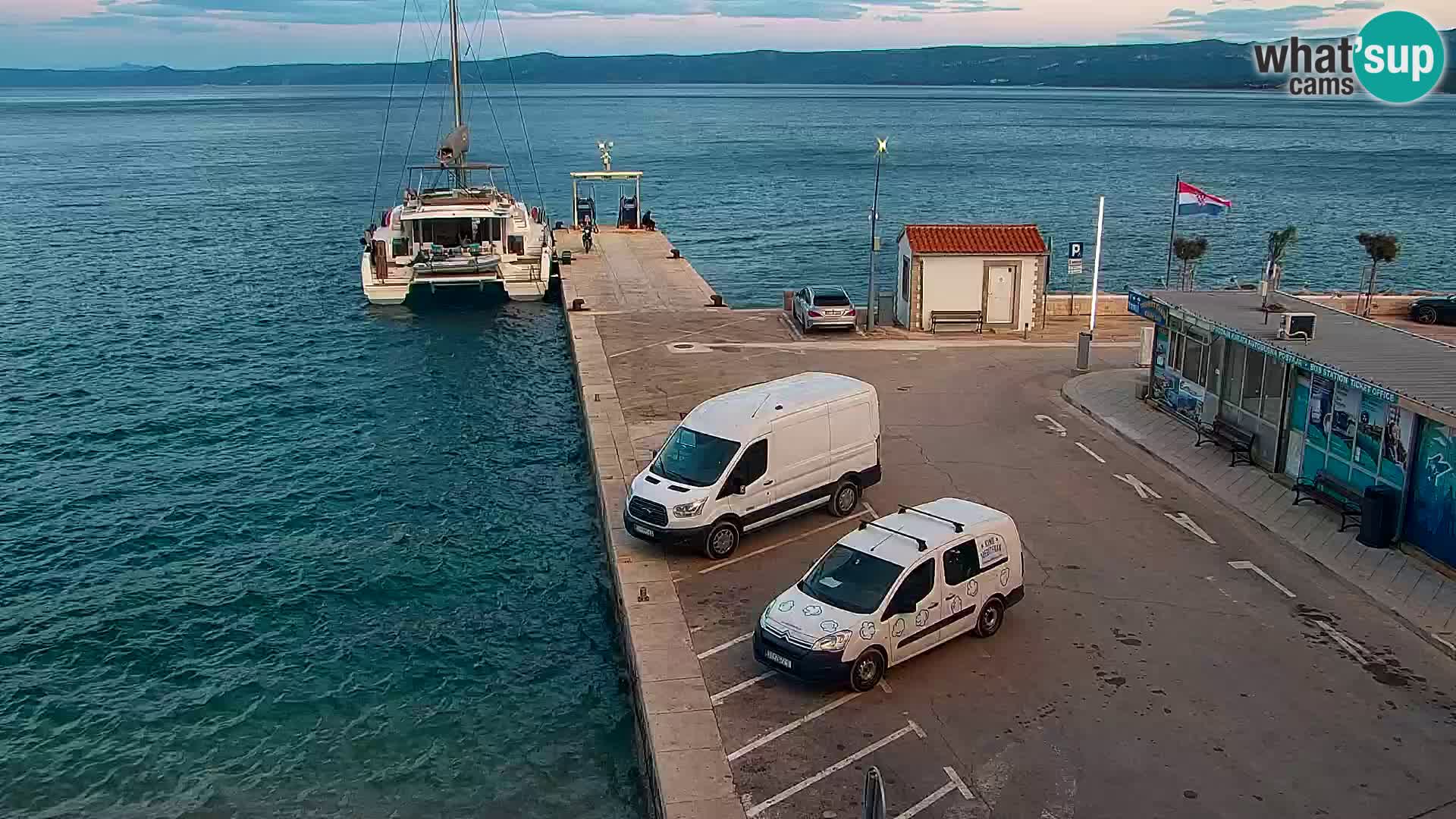 Webcam Bol Centro e Marina – Vista live dal porto di Bol
