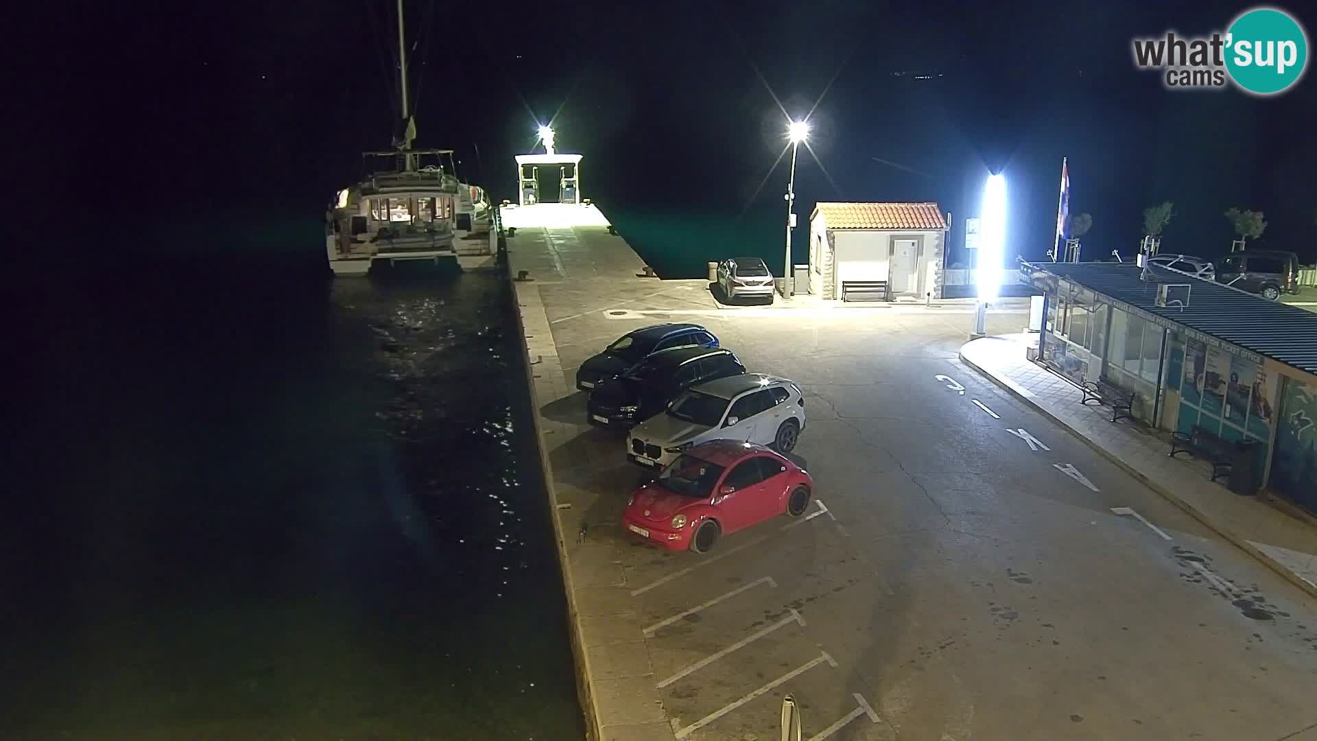 Webcam Bol Centro e Marina – Vista live dal porto di Bol