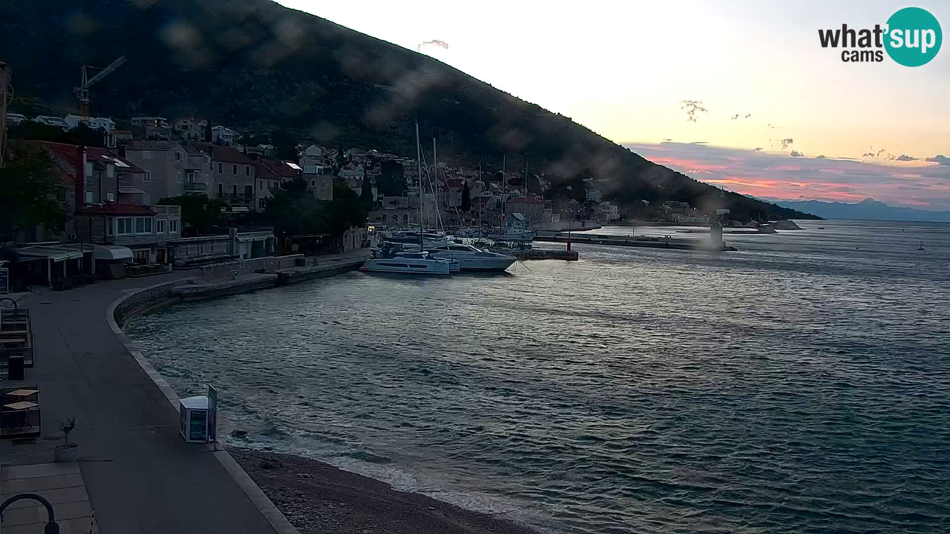 Webcam Bol Centro e Marina – Vista live dal porto di Bol