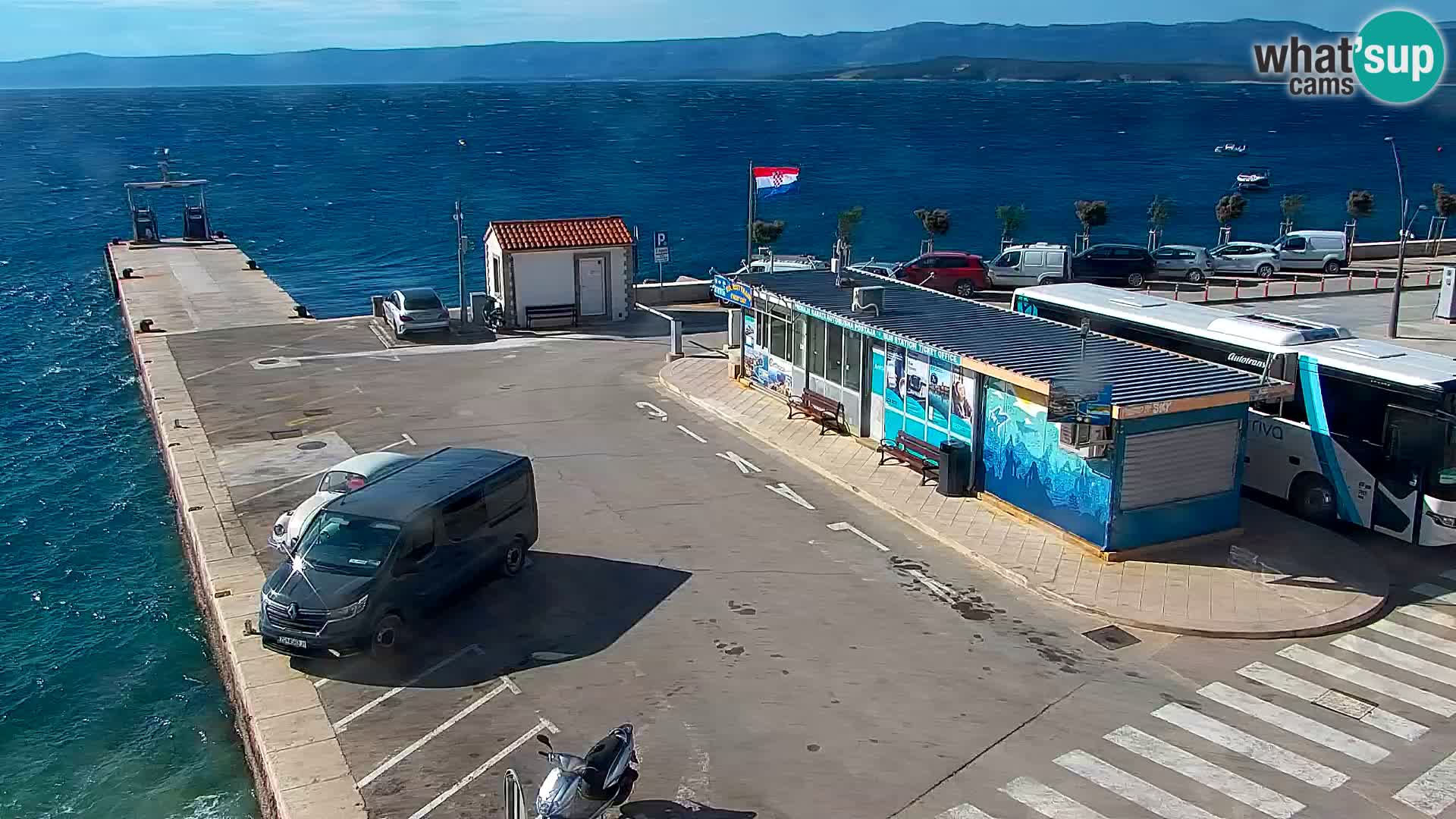 Web kamera Bol – Centar mjesta i marina | Pogled uživo