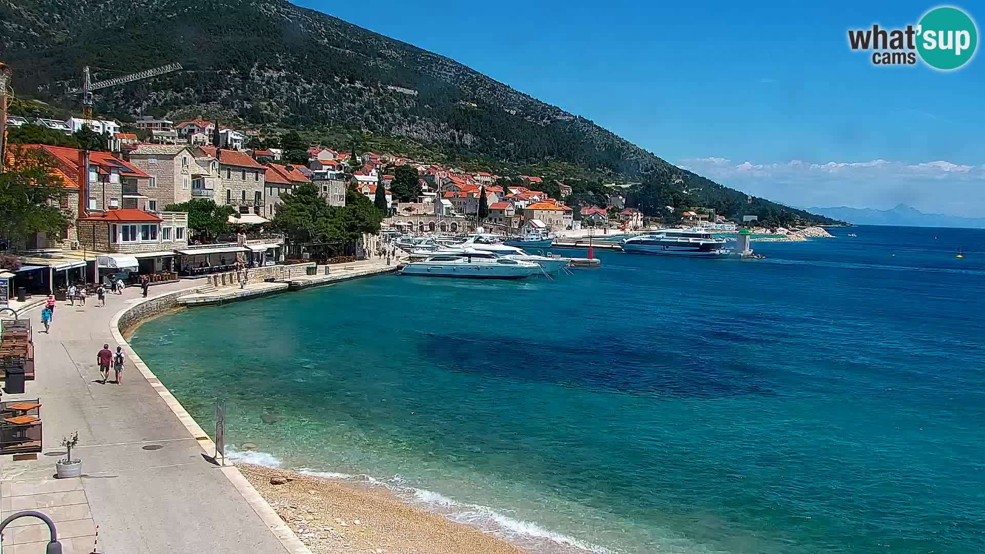 Web kamera Bol – Centar mjesta i marina | Pogled uživo