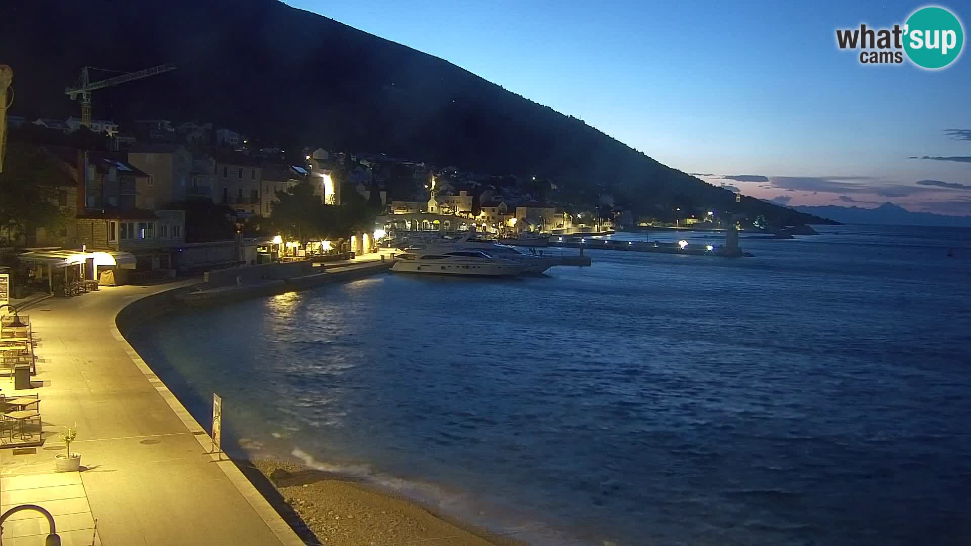 Webcam Bol Centro e Marina – Vista live dal porto di Bol