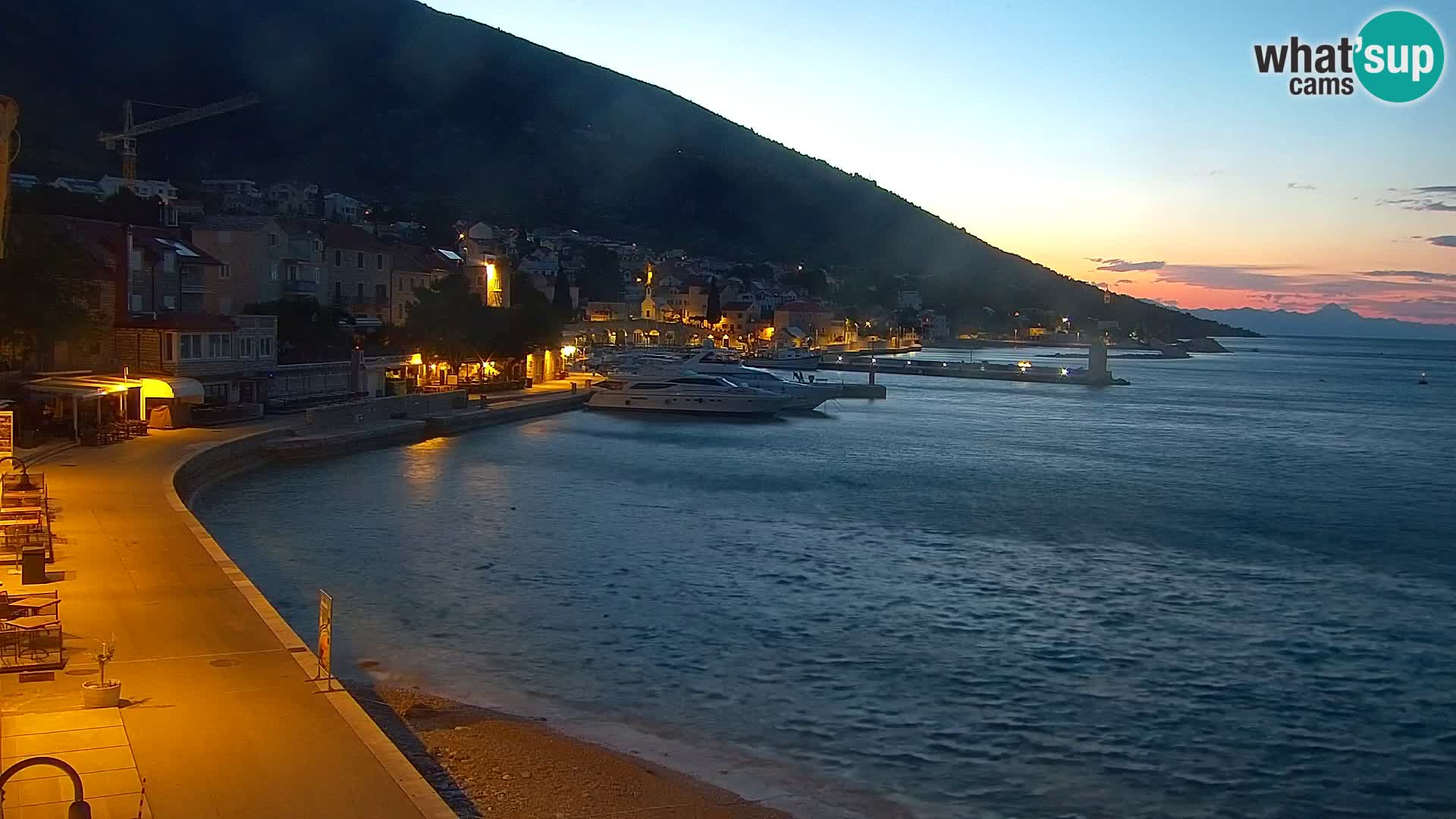 Webcam Bol Centro e Marina – Vista live dal porto di Bol