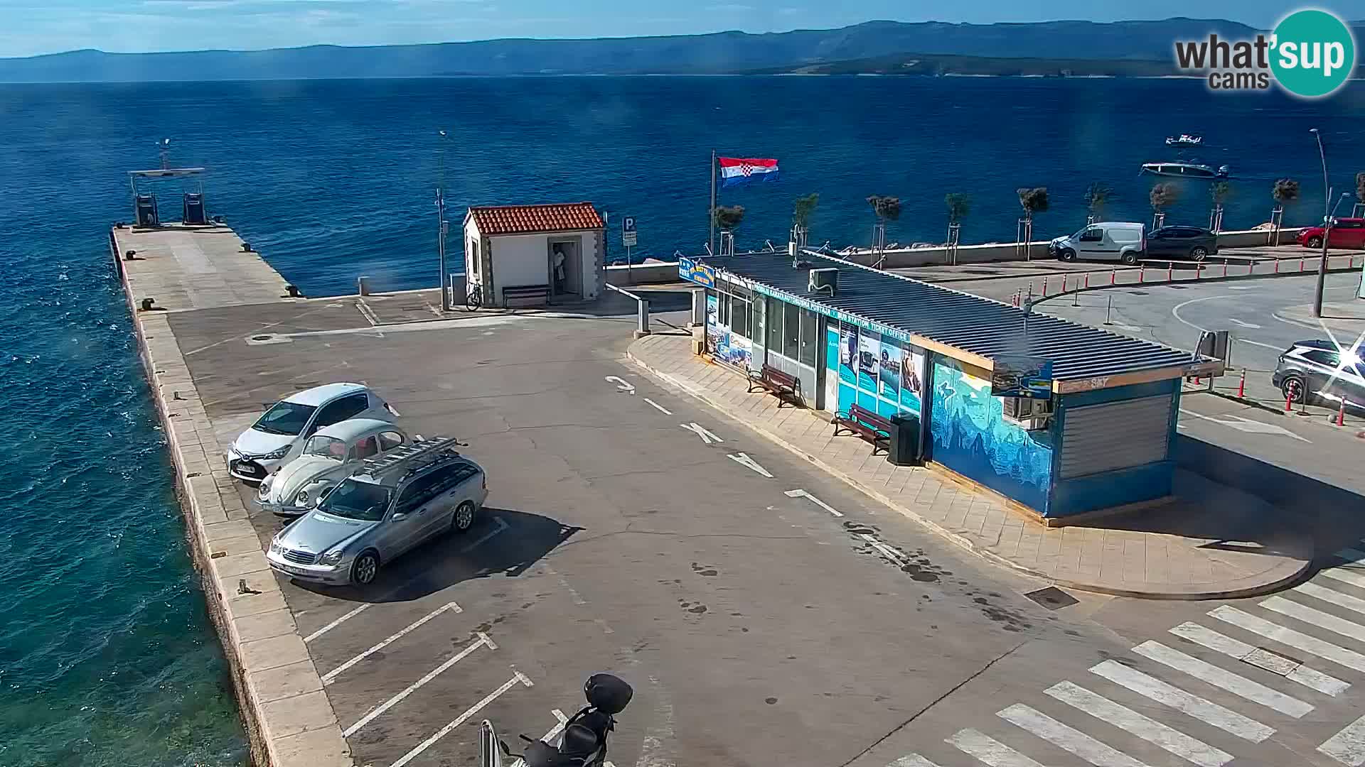 Web kamera Bol – Centar mjesta i marina | Pogled uživo