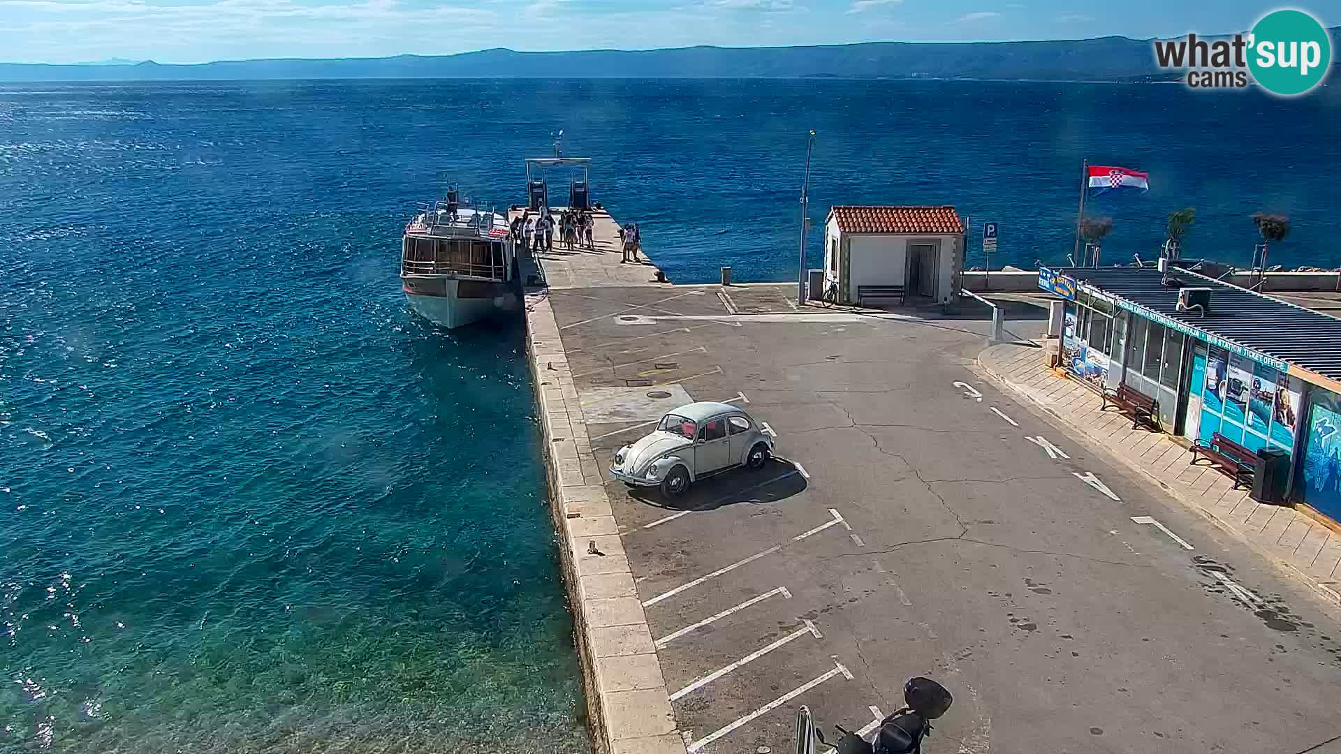 Web kamera Bol – Centar mjesta i marina | Pogled uživo