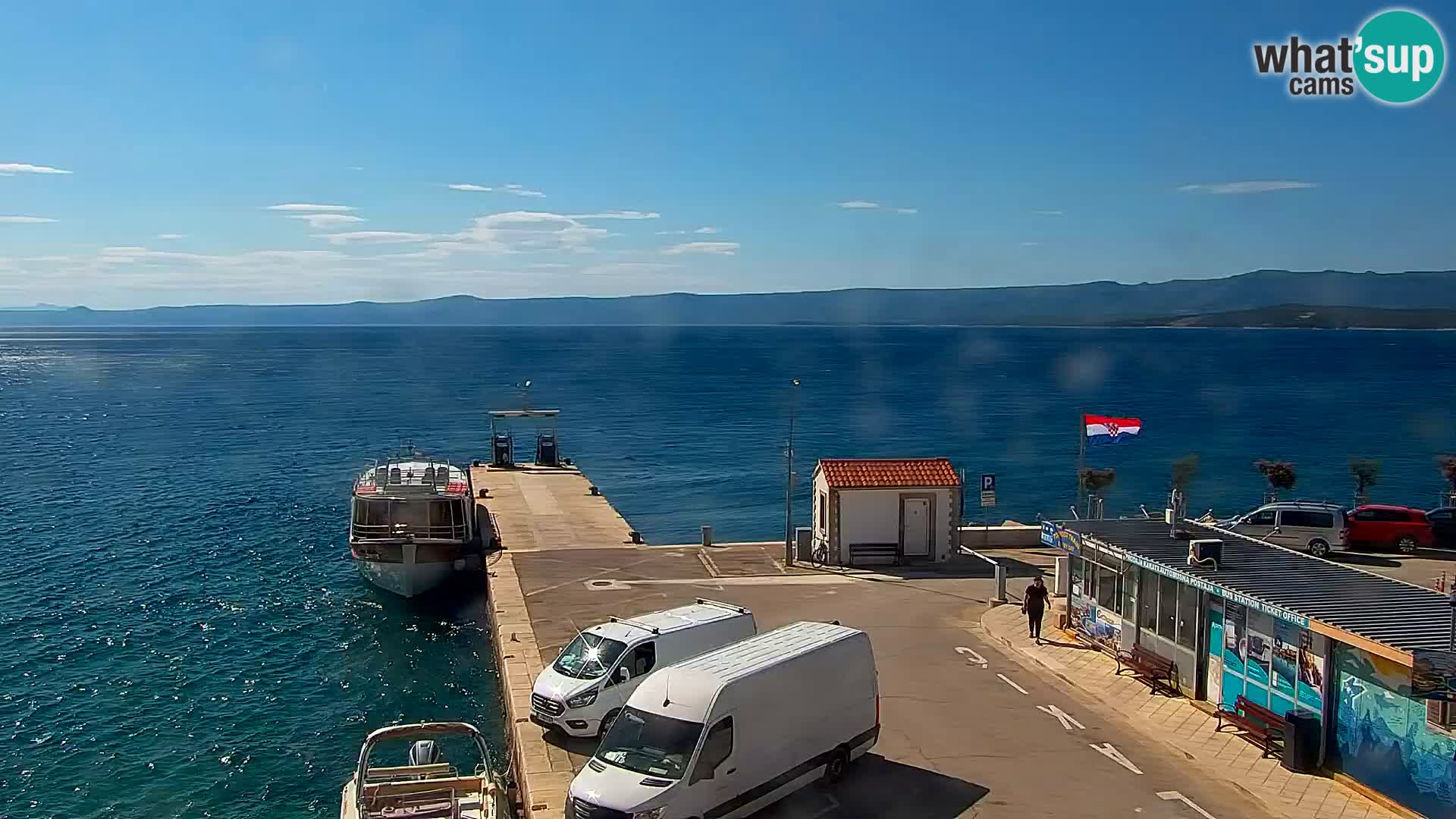 Webcam Bol Hafen & Ortszentrum – Liveblick aus Bol auf der Insel Brač