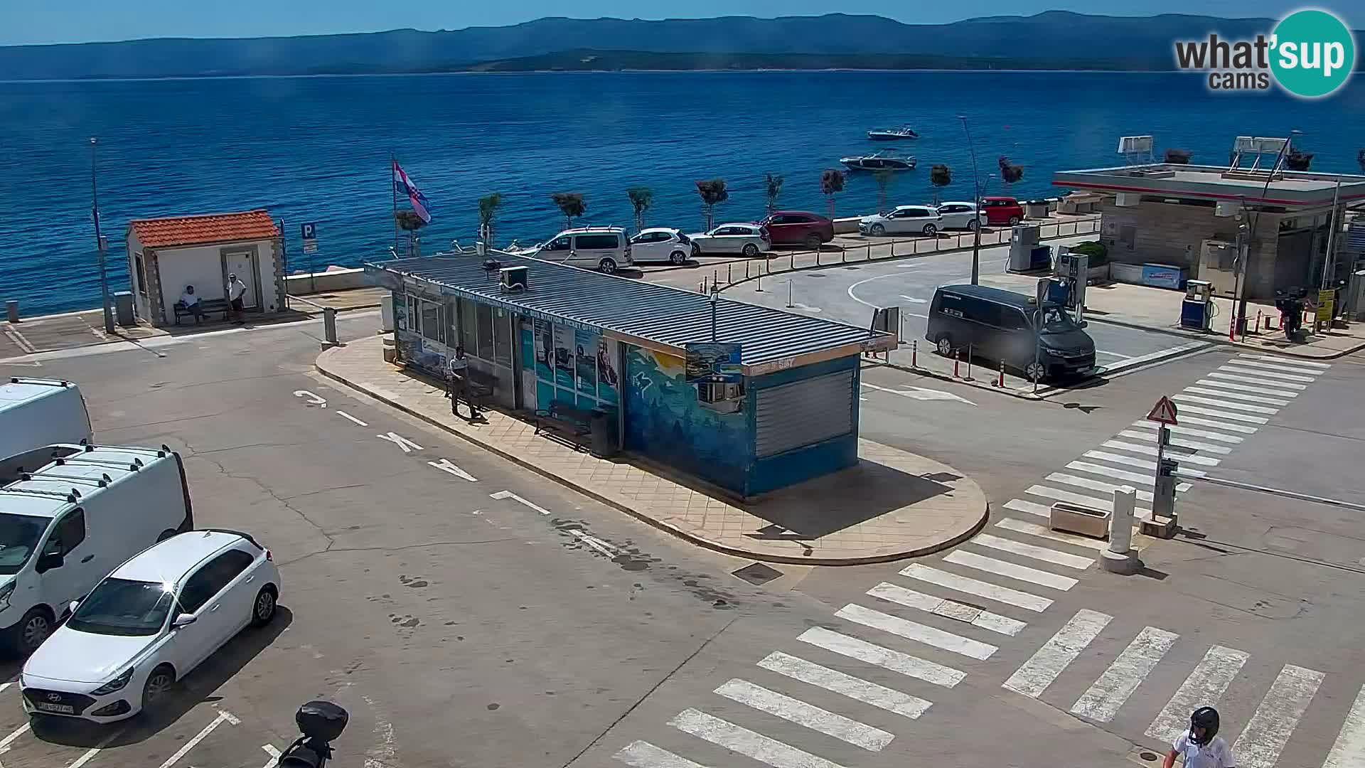 Web kamera Bol – Centar mjesta i marina | Pogled uživo