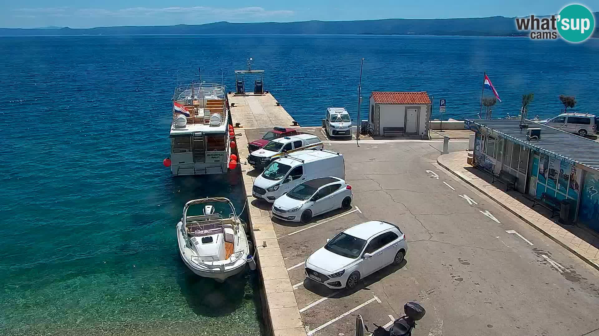 Web kamera Bol – Centar mjesta i marina | Pogled uživo