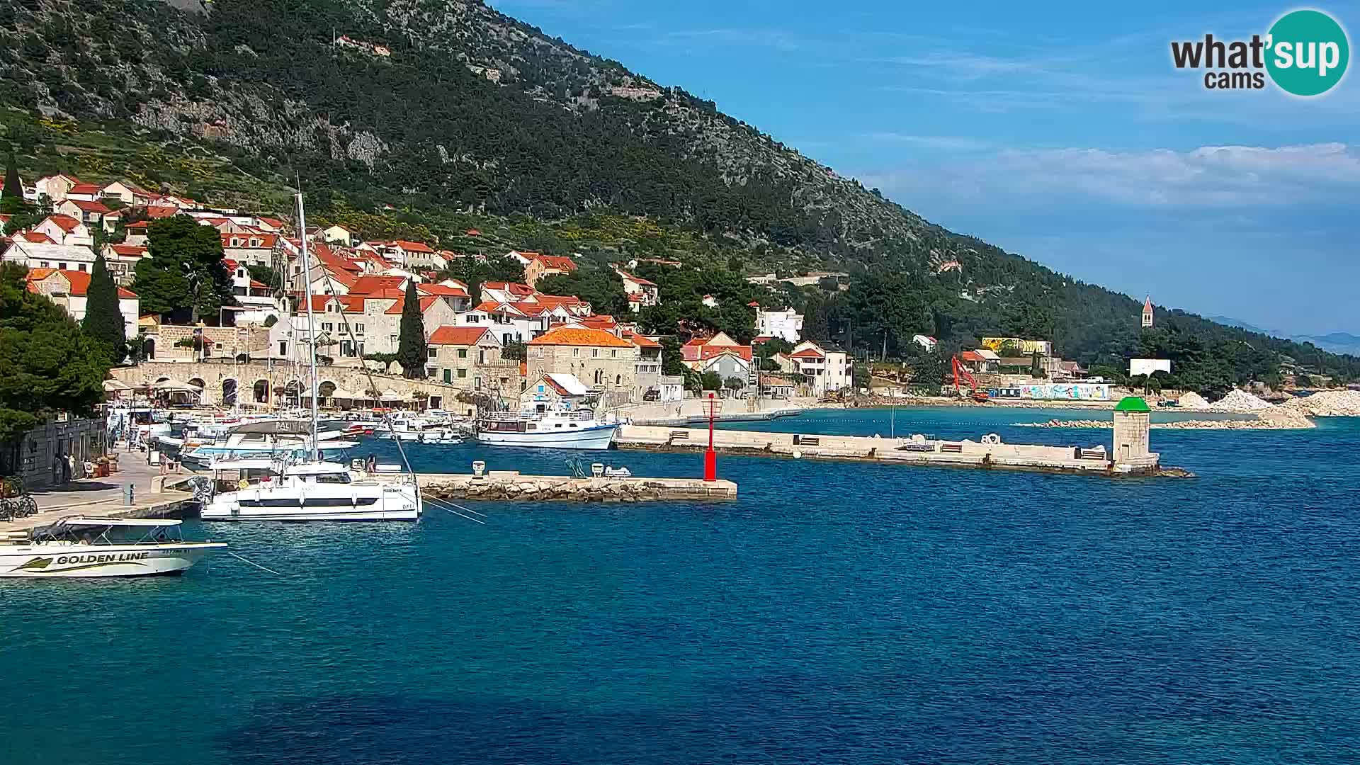 Web kamera Bol – Centar mjesta i marina | Pogled uživo