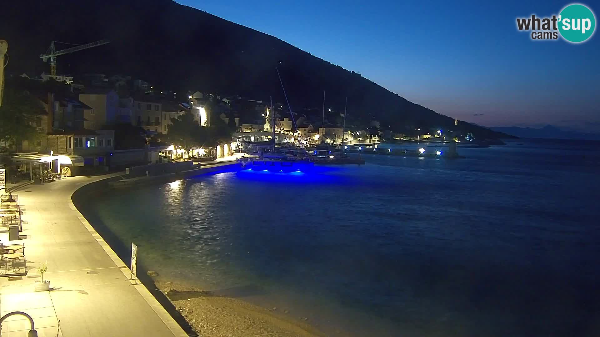 Webcam Bol Centro e Marina – Vista live dal porto di Bol