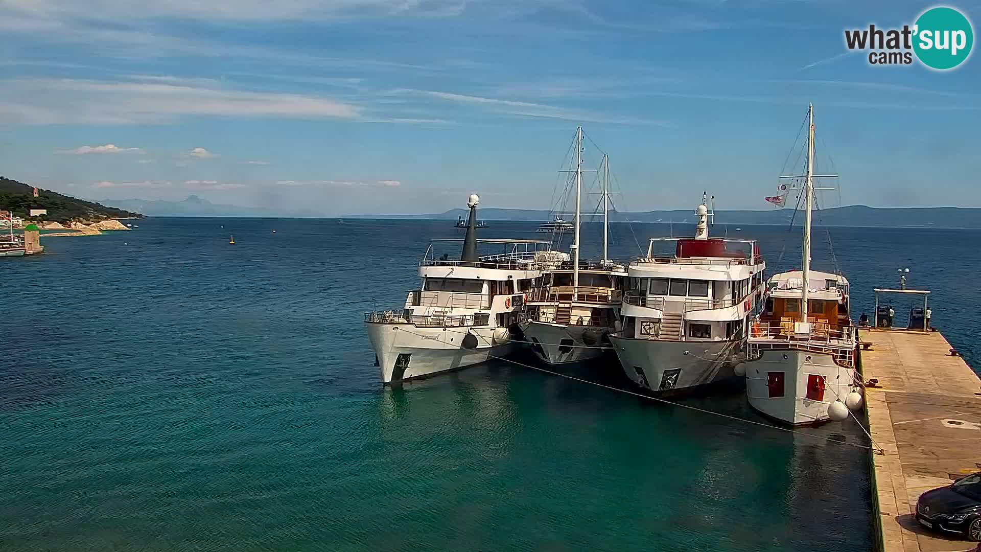 Web kamera Bol – Centar mjesta i marina | Pogled uživo