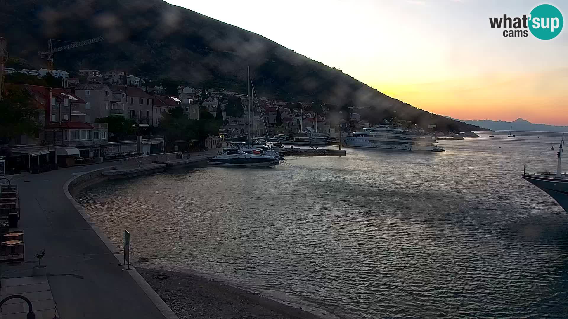 Webcam Bol Centro e Marina – Vista live dal porto di Bol