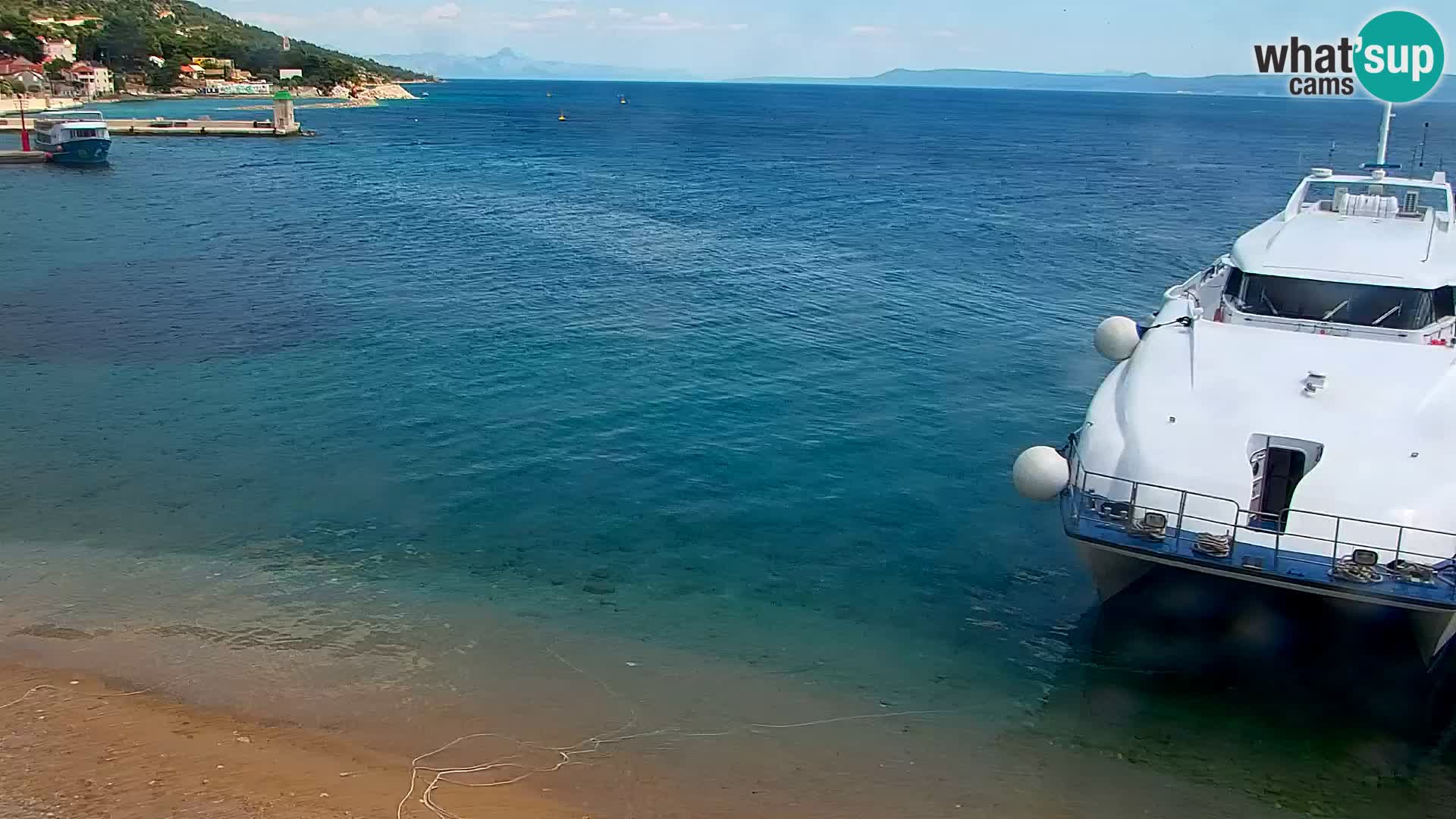 Web kamera Bol – Centar mjesta i marina | Pogled uživo