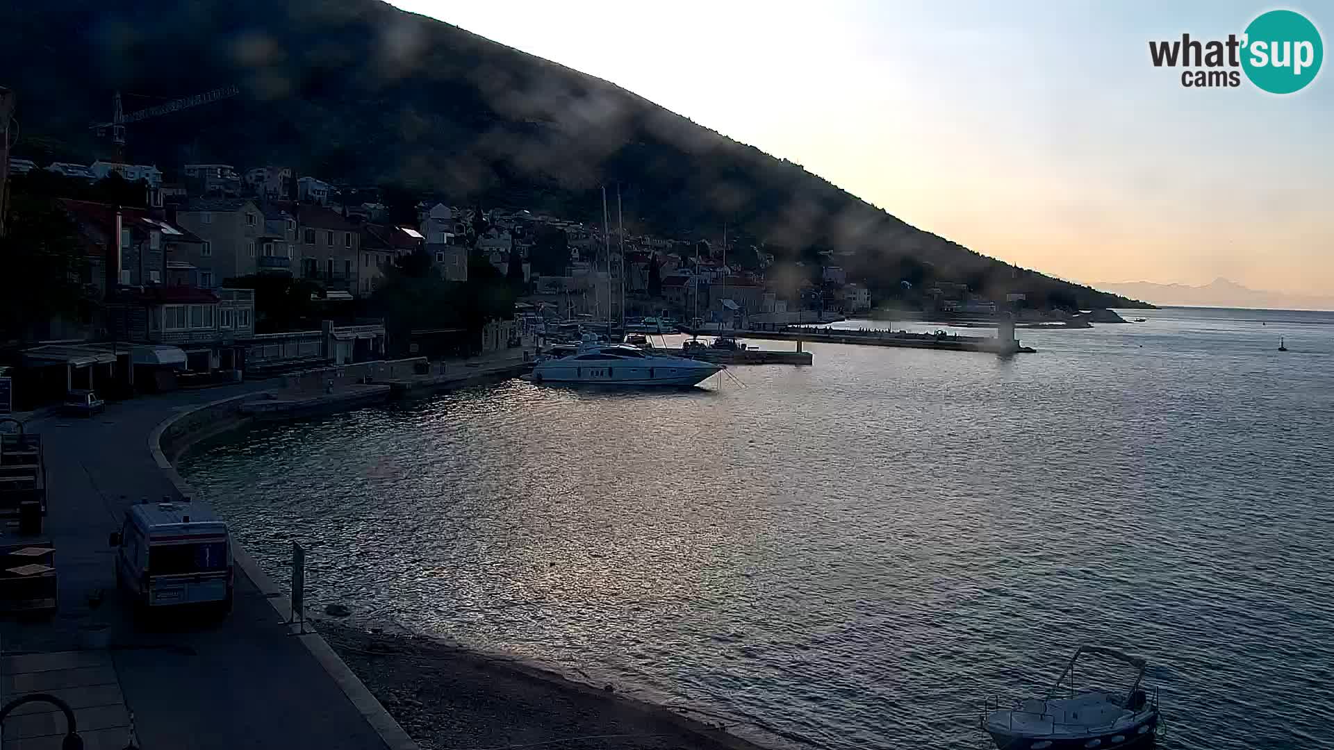 Webcam Bol Hafen & Ortszentrum – Liveblick aus Bol auf der Insel Brač