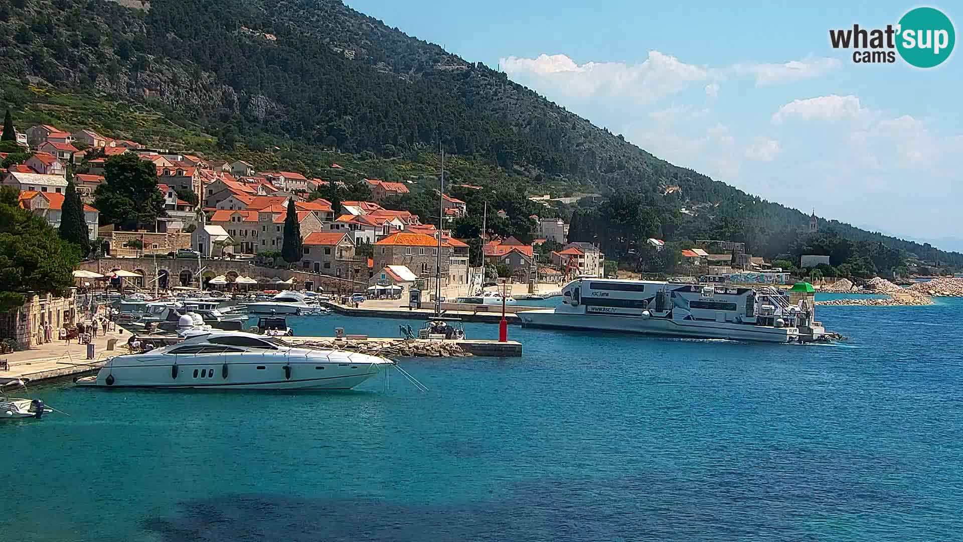 Web kamera Bol – Centar mjesta i marina | Pogled uživo