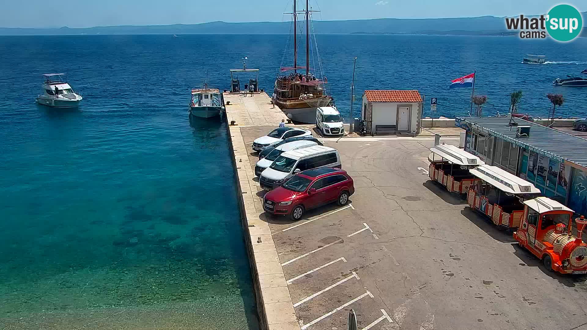 Webcam Bol Centro e Marina – Vista live dal porto di Bol