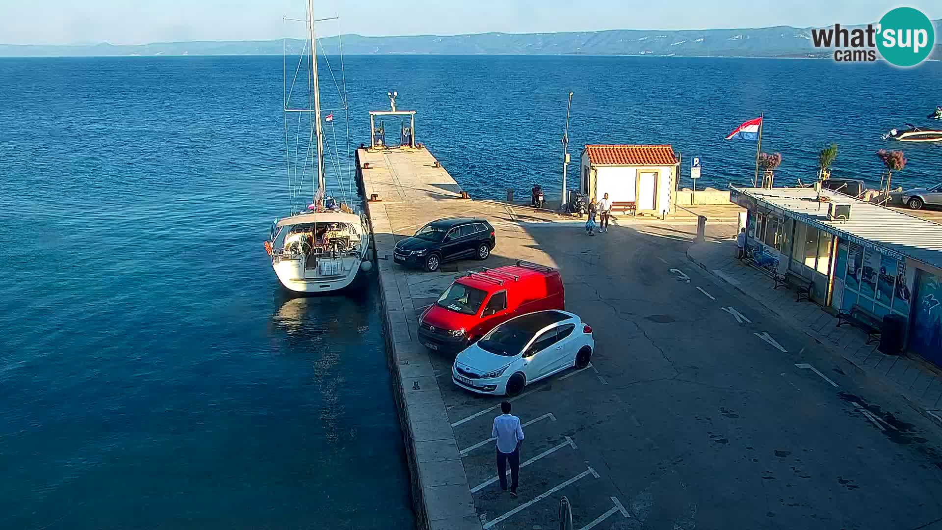 Webcam Bol Centro e Marina – Vista live dal porto di Bol